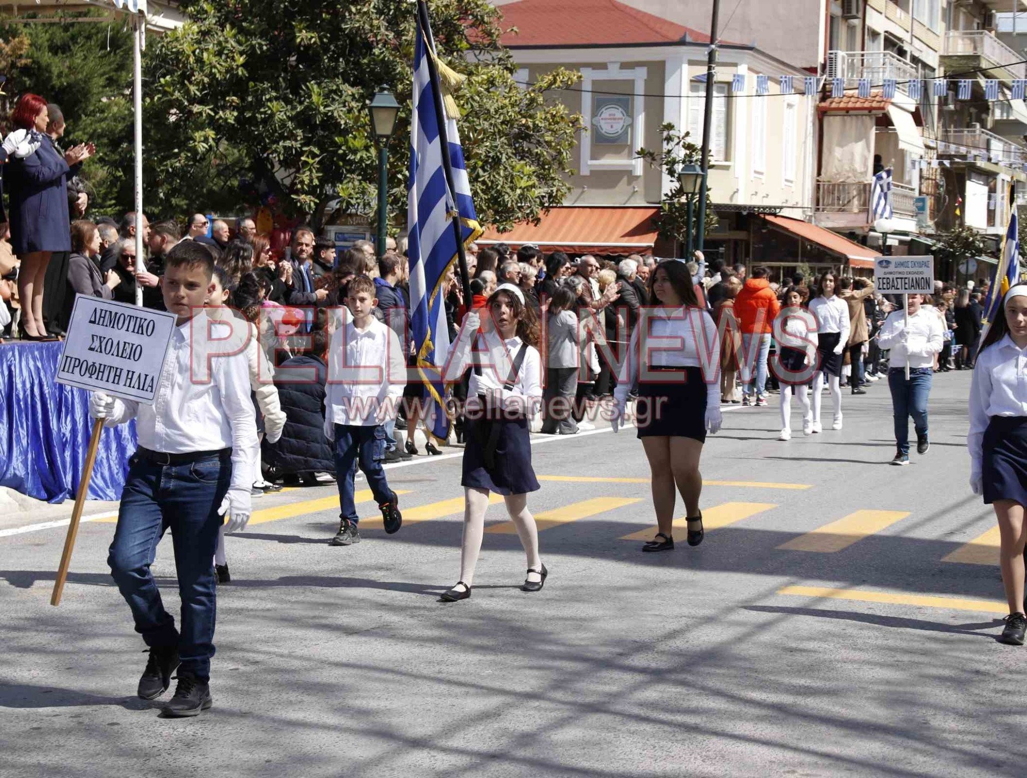 121 φωτογραφικά στιγμιότυπα για την 25η Μαρτίου στη Σκύδρα!