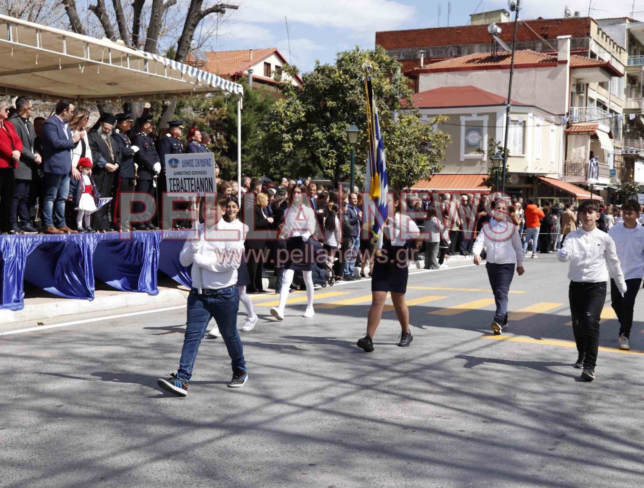 121 φωτογραφικά στιγμιότυπα για την 25η Μαρτίου στη Σκύδρα!