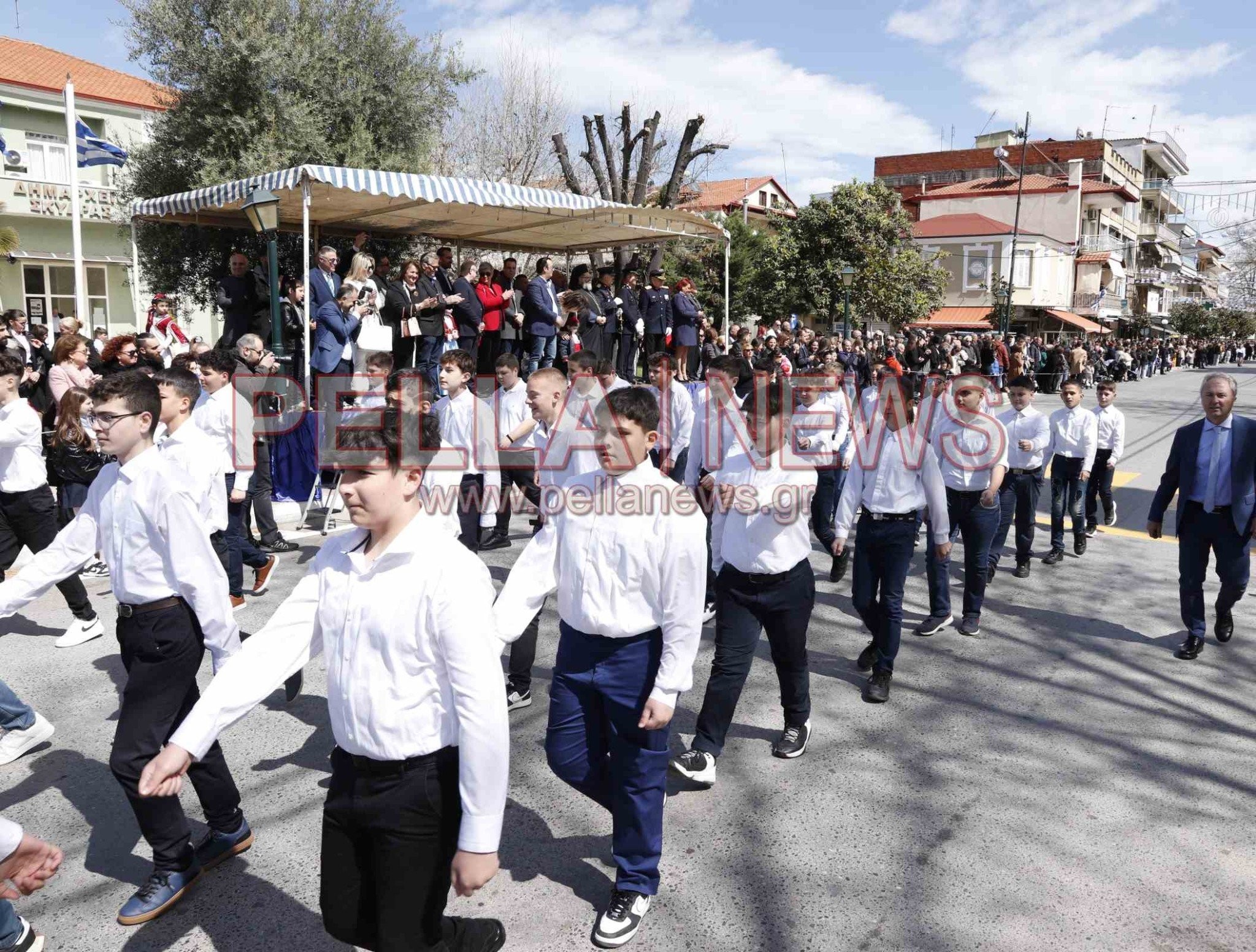 121 φωτογραφικά στιγμιότυπα για την 25η Μαρτίου στη Σκύδρα!