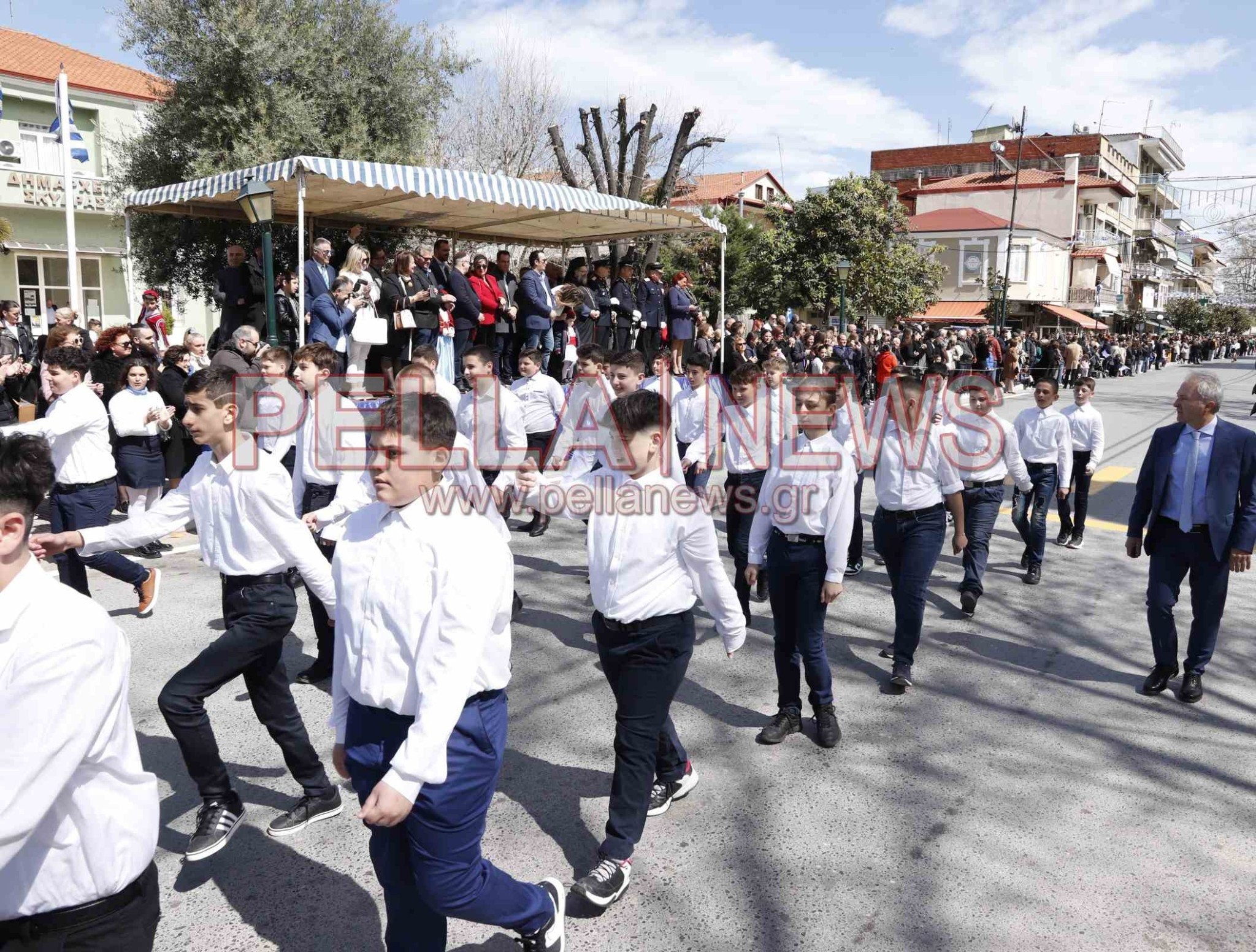 121 φωτογραφικά στιγμιότυπα για την 25η Μαρτίου στη Σκύδρα!