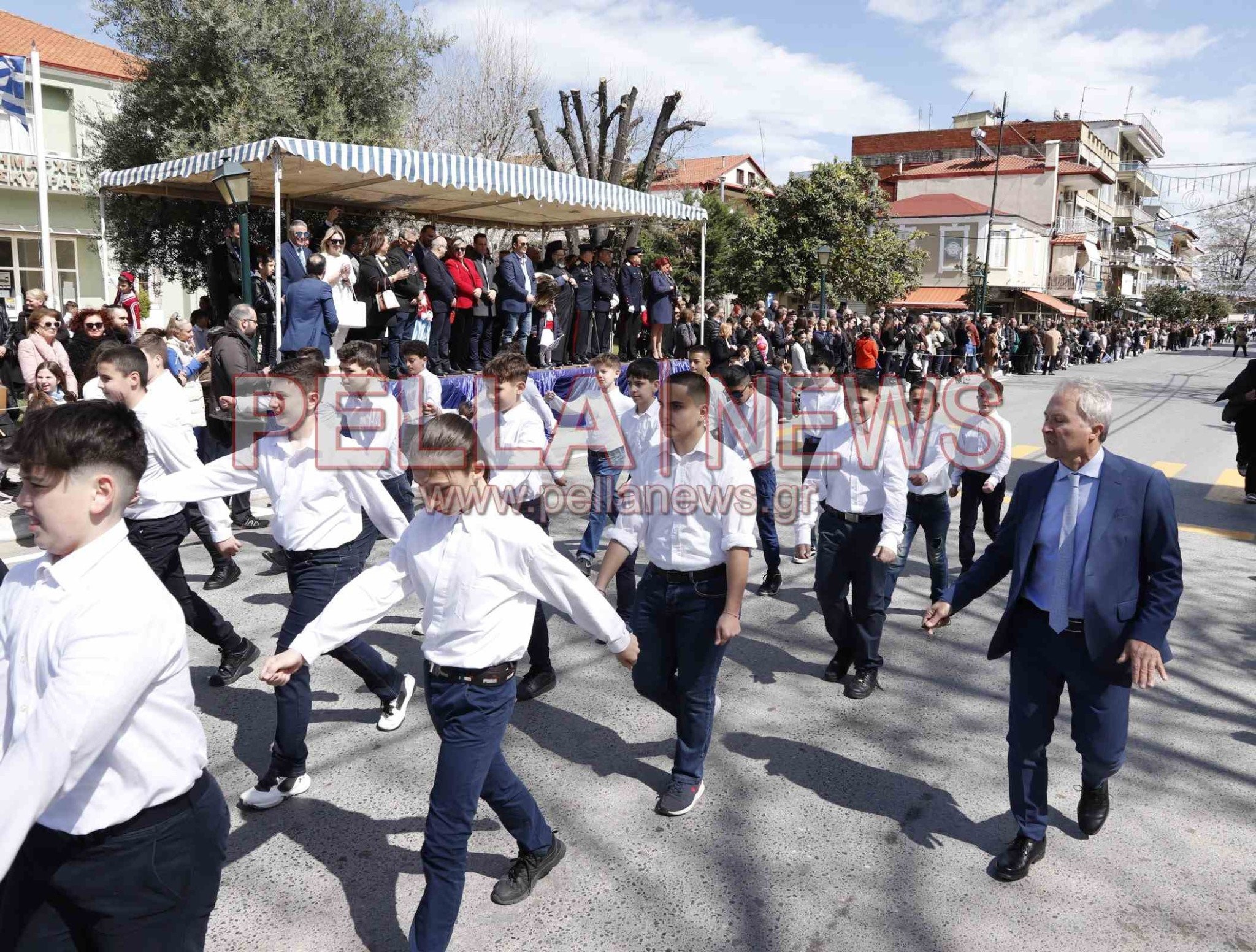 121 φωτογραφικά στιγμιότυπα για την 25η Μαρτίου στη Σκύδρα!