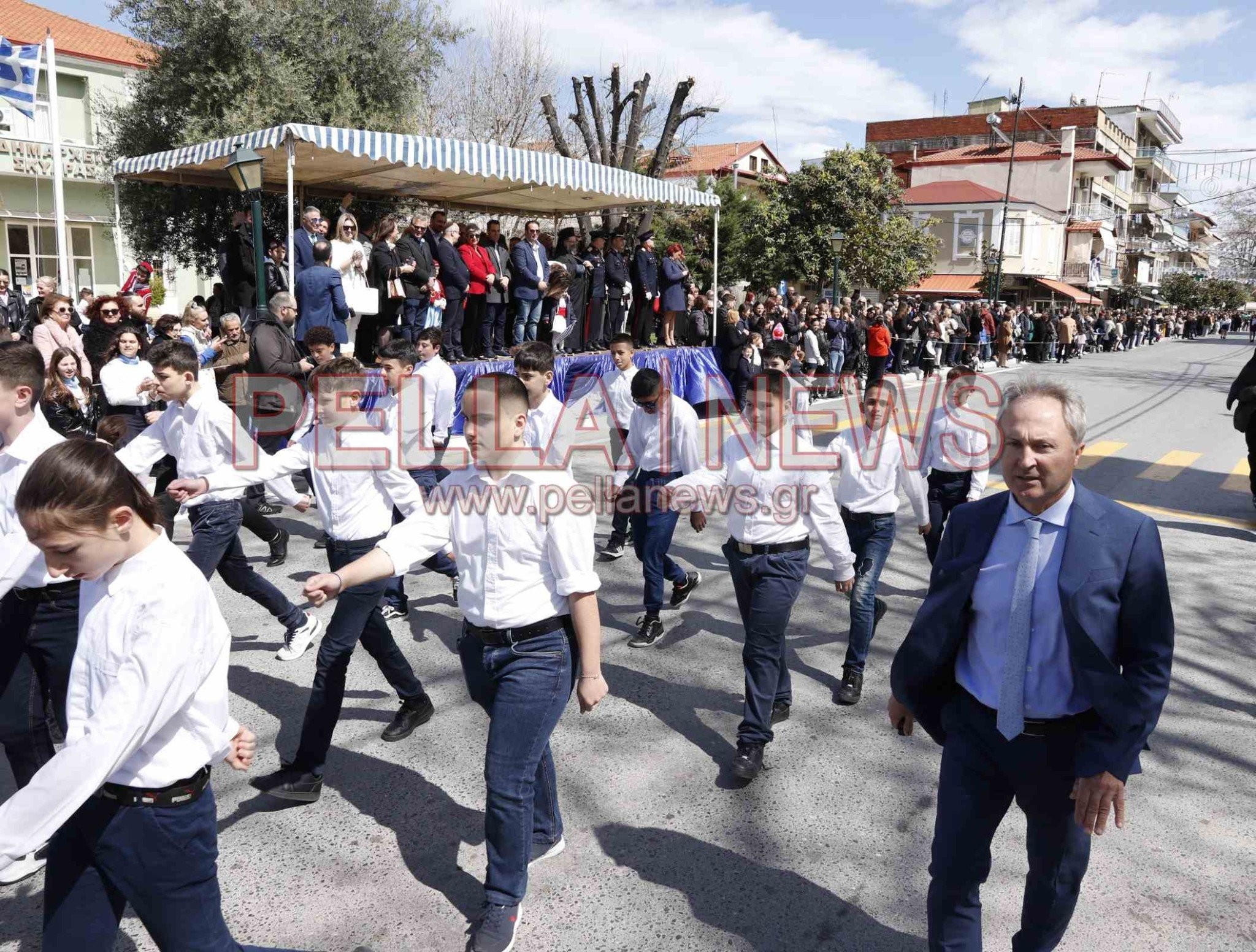 121 φωτογραφικά στιγμιότυπα για την 25η Μαρτίου στη Σκύδρα!