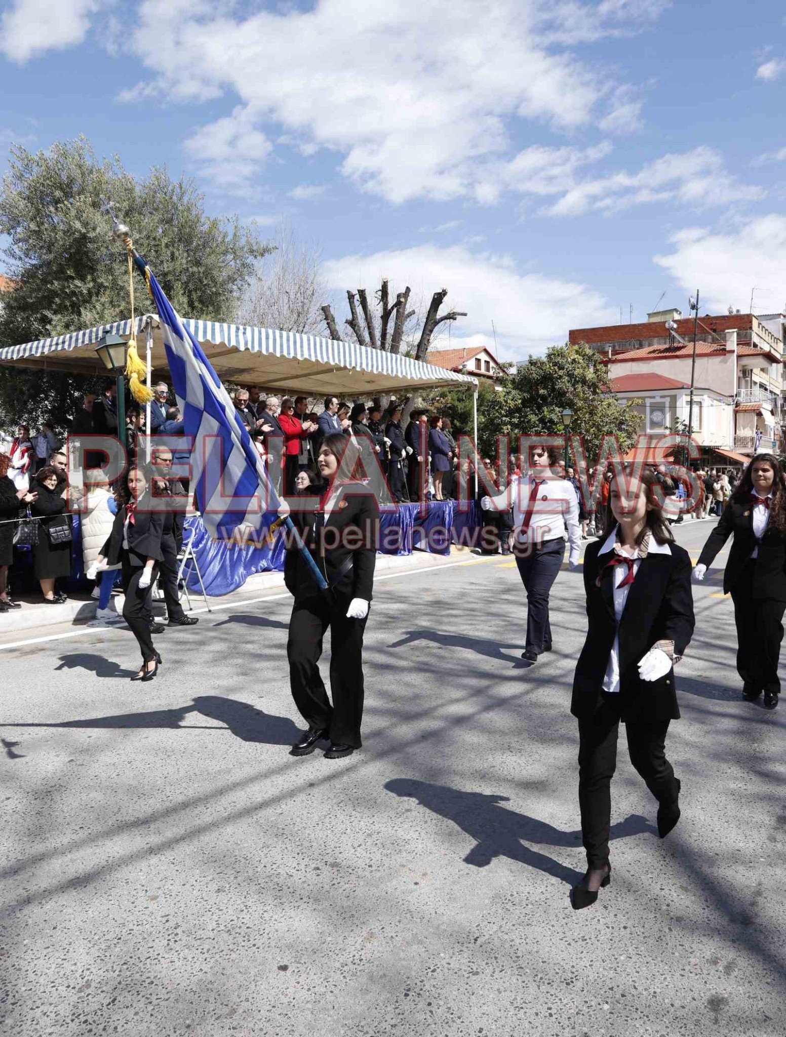 121 φωτογραφικά στιγμιότυπα για την 25η Μαρτίου στη Σκύδρα!