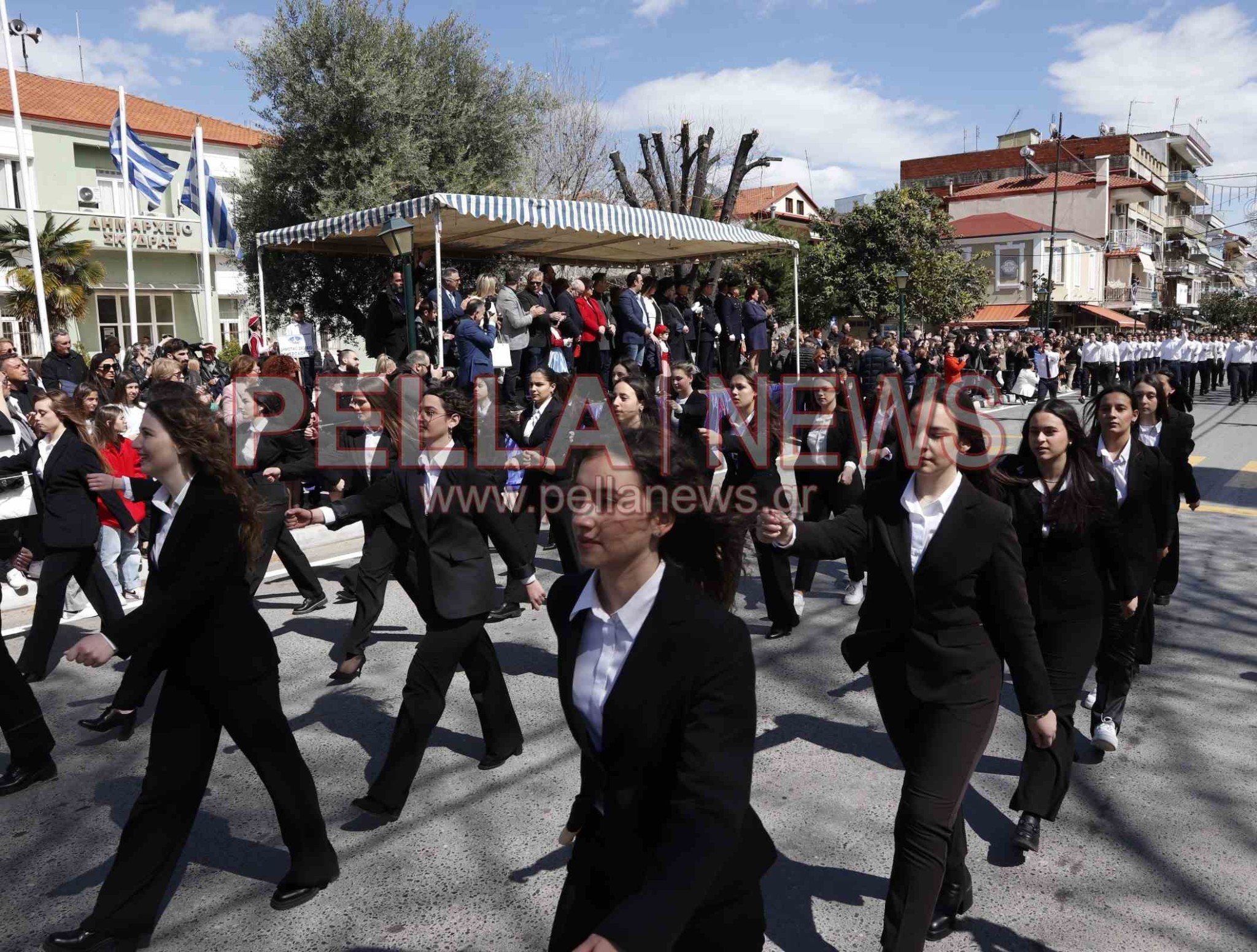 121 φωτογραφικά στιγμιότυπα για την 25η Μαρτίου στη Σκύδρα!