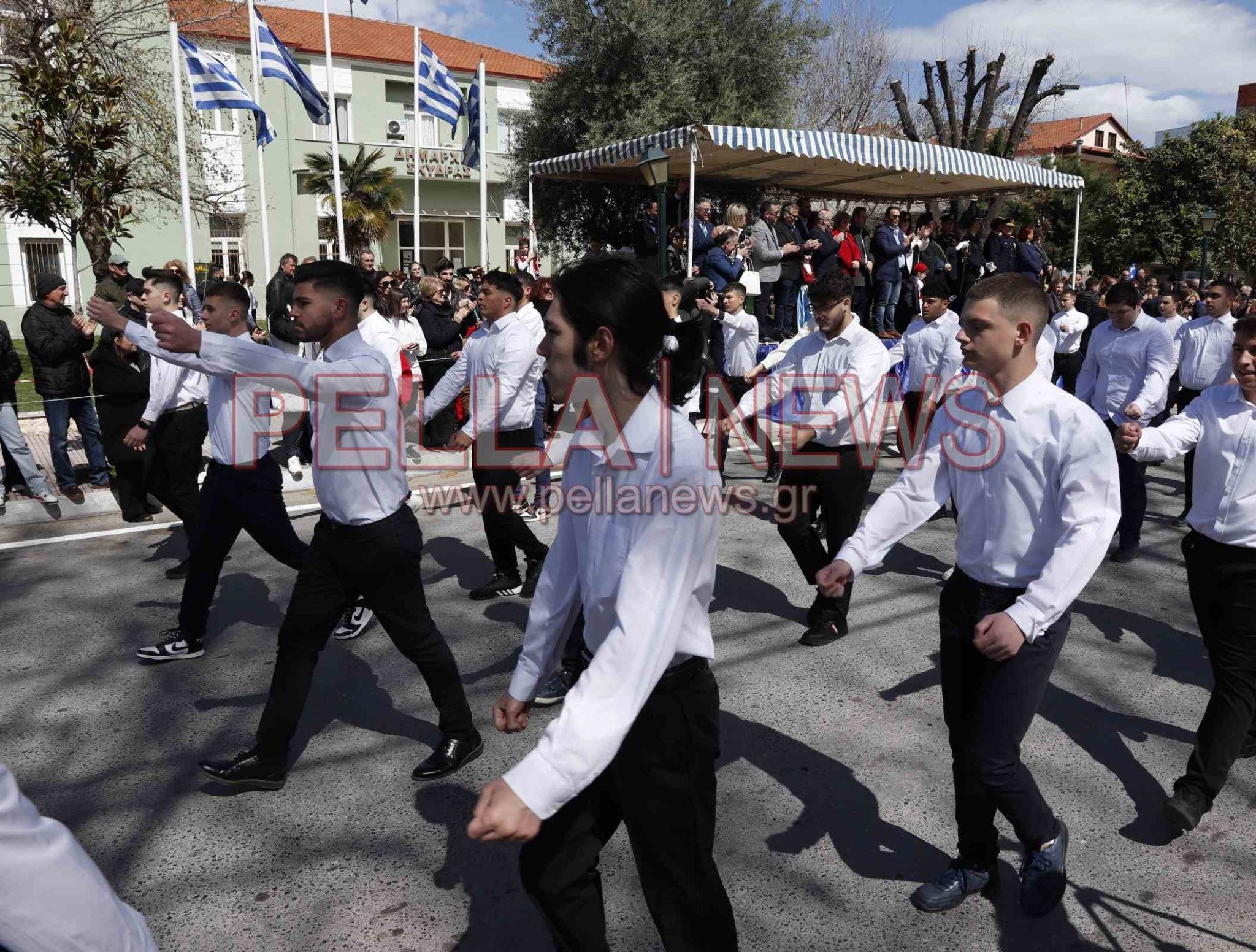 121 φωτογραφικά στιγμιότυπα για την 25η Μαρτίου στη Σκύδρα!