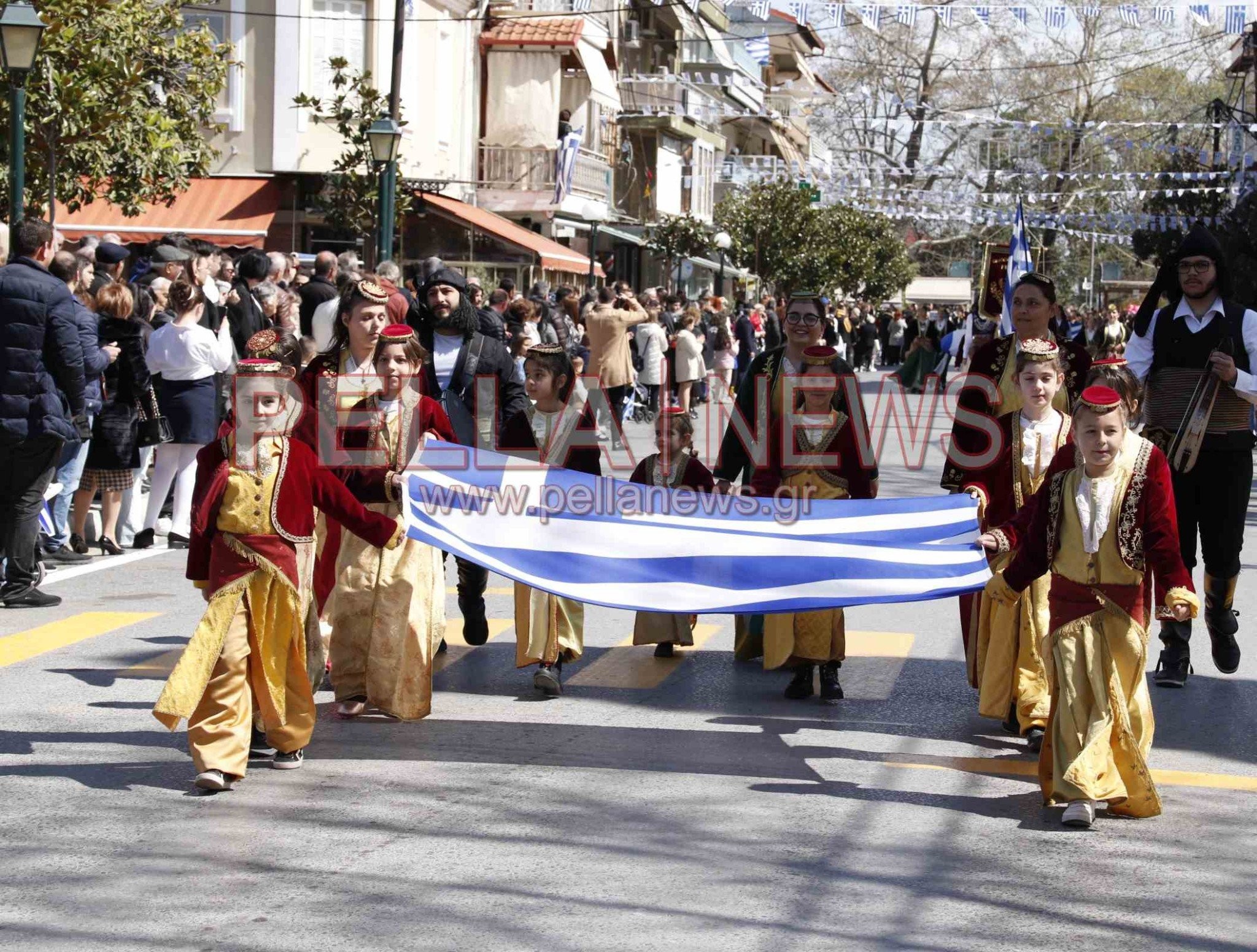 121 φωτογραφικά στιγμιότυπα για την 25η Μαρτίου στη Σκύδρα!