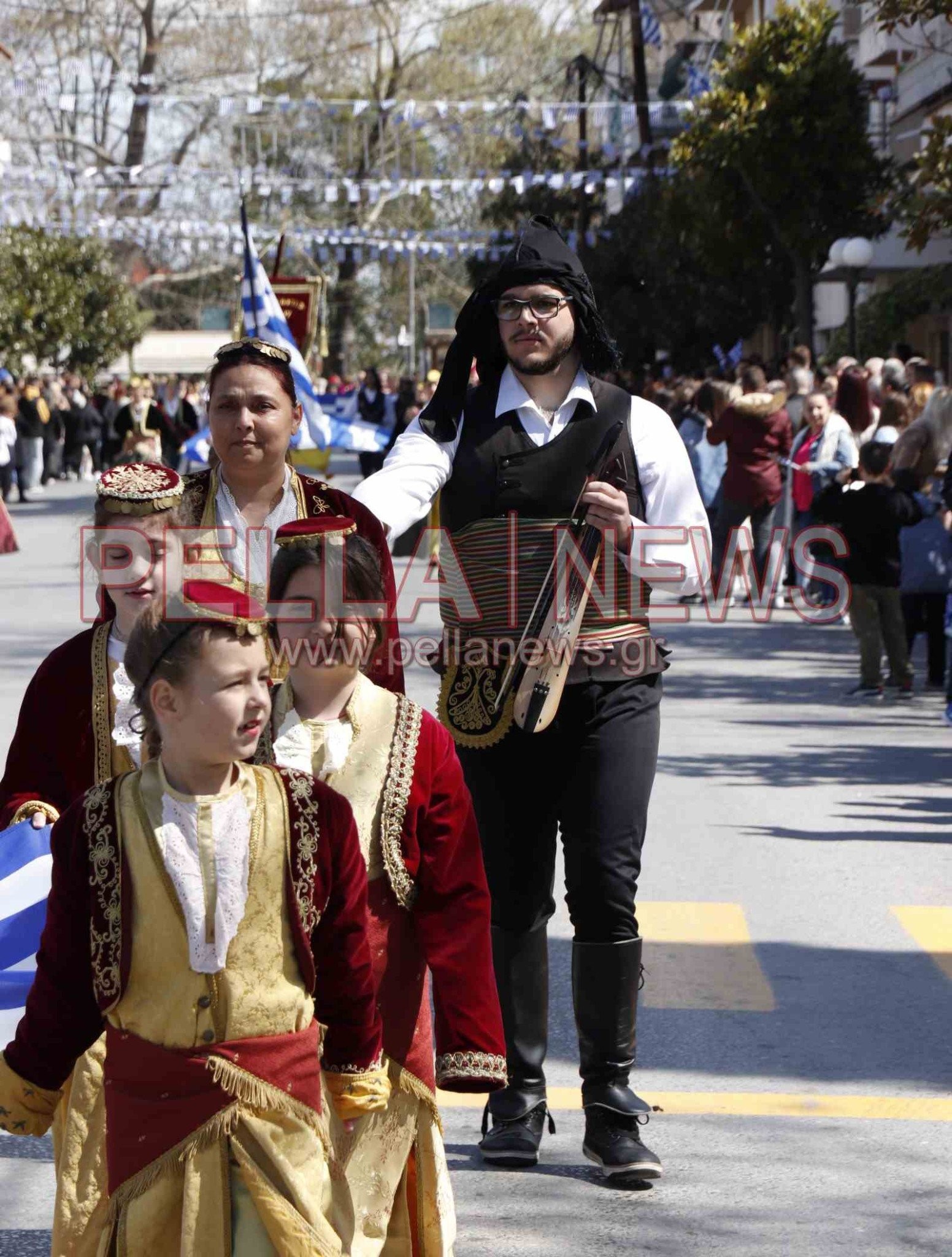 121 φωτογραφικά στιγμιότυπα για την 25η Μαρτίου στη Σκύδρα!