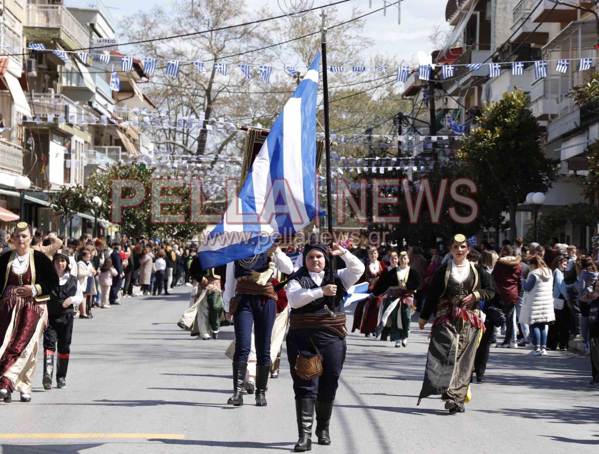 121 φωτογραφικά στιγμιότυπα για την 25η Μαρτίου στη Σκύδρα!