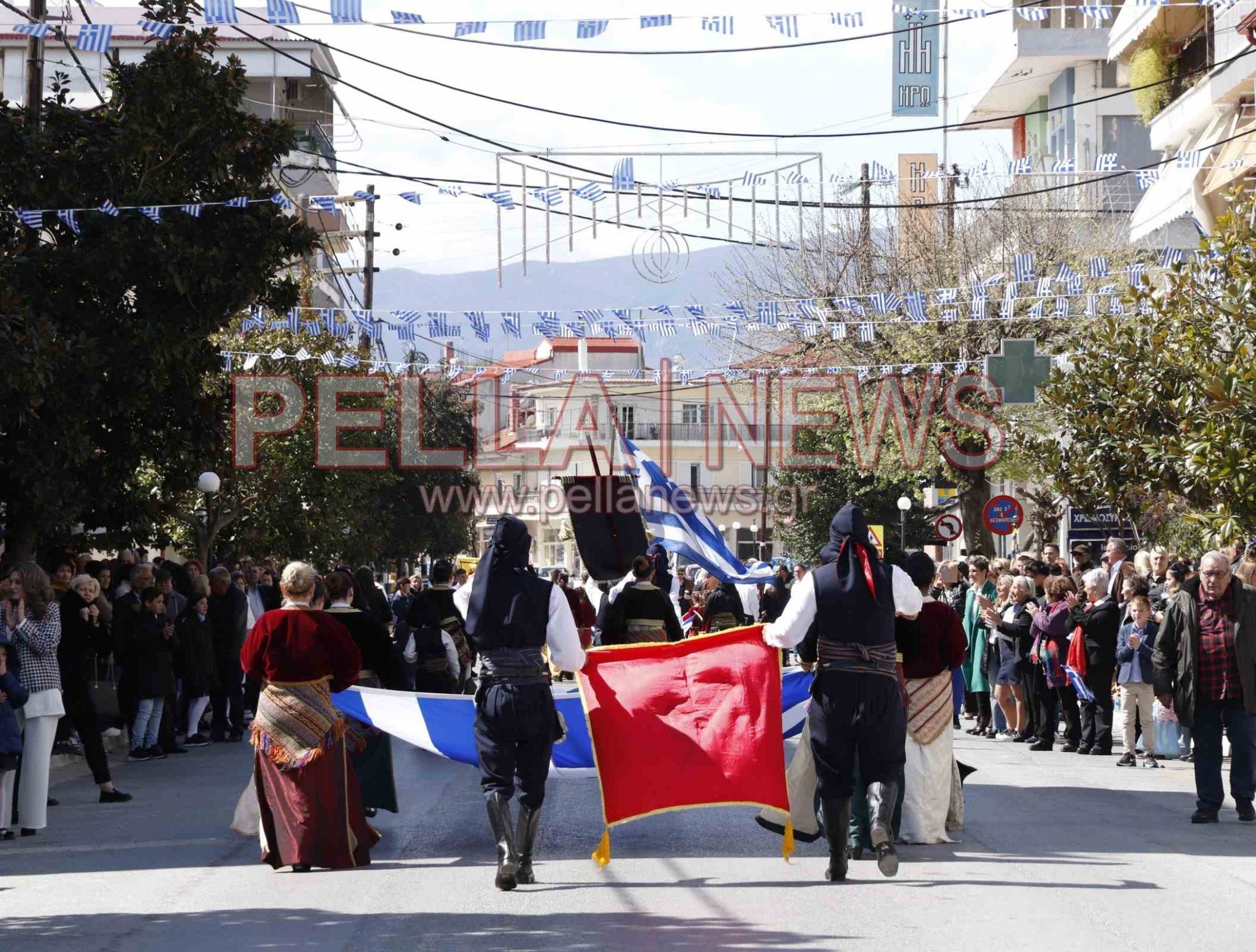 121 φωτογραφικά στιγμιότυπα για την 25η Μαρτίου στη Σκύδρα!