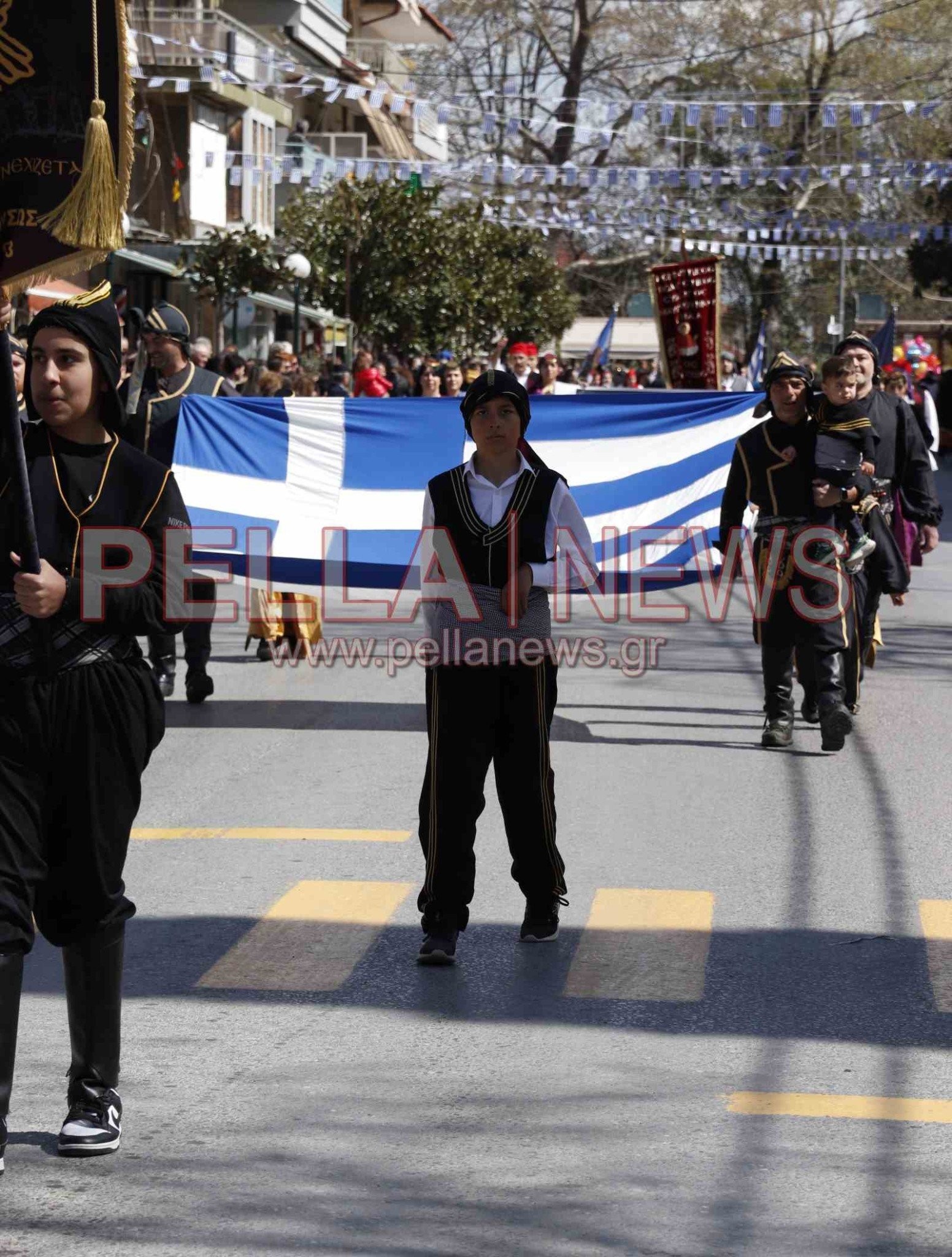 121 φωτογραφικά στιγμιότυπα για την 25η Μαρτίου στη Σκύδρα!