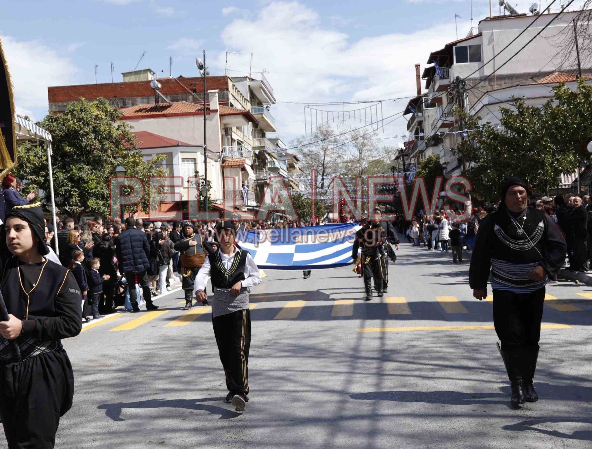 121 φωτογραφικά στιγμιότυπα για την 25η Μαρτίου στη Σκύδρα!