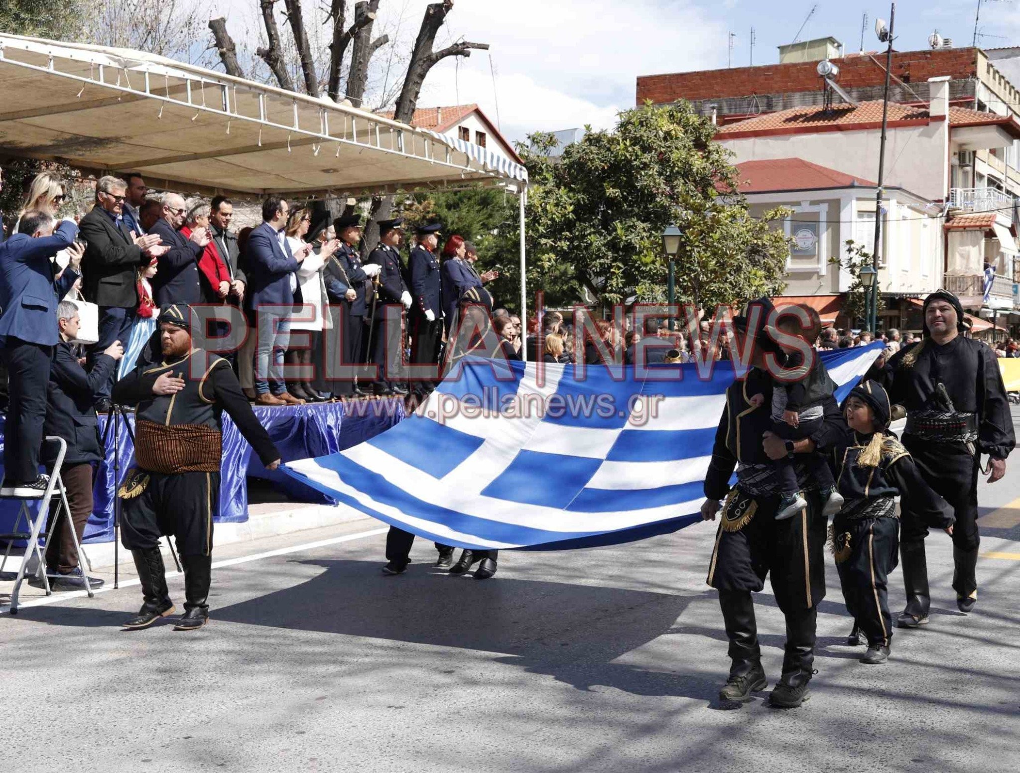 121 φωτογραφικά στιγμιότυπα για την 25η Μαρτίου στη Σκύδρα!