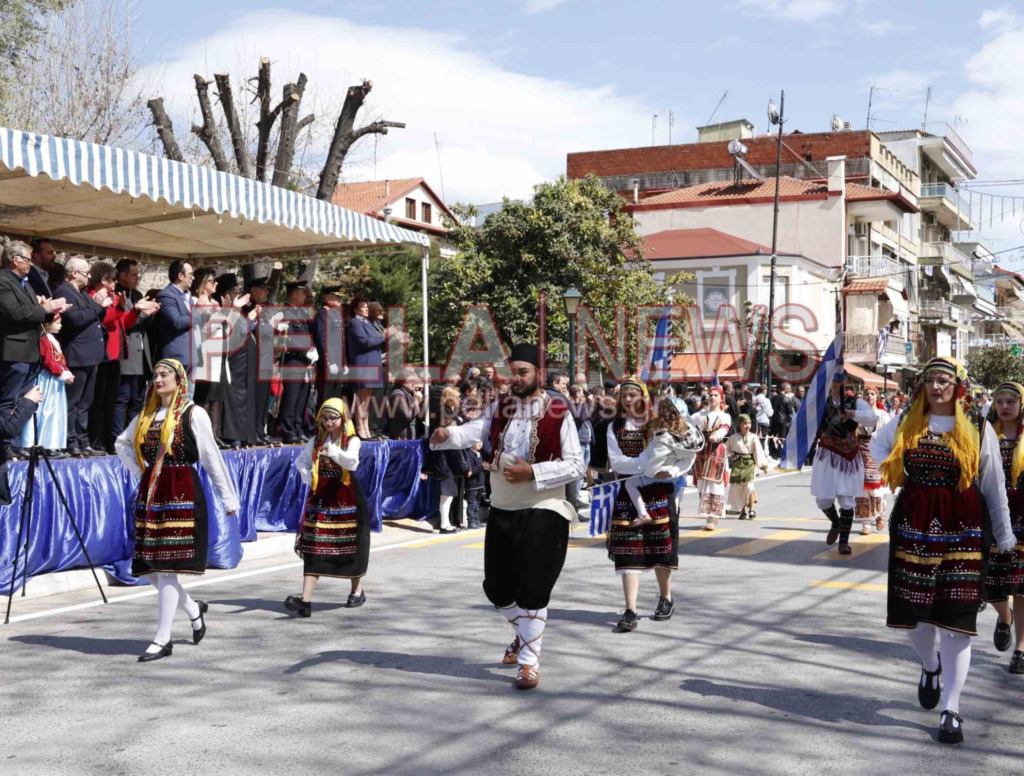 121 φωτογραφικά στιγμιότυπα για την 25η Μαρτίου στη Σκύδρα!