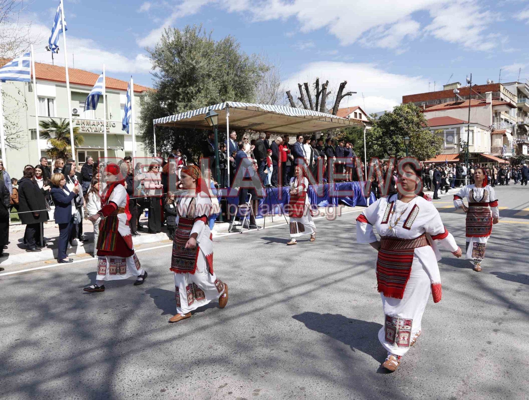 121 φωτογραφικά στιγμιότυπα για την 25η Μαρτίου στη Σκύδρα!