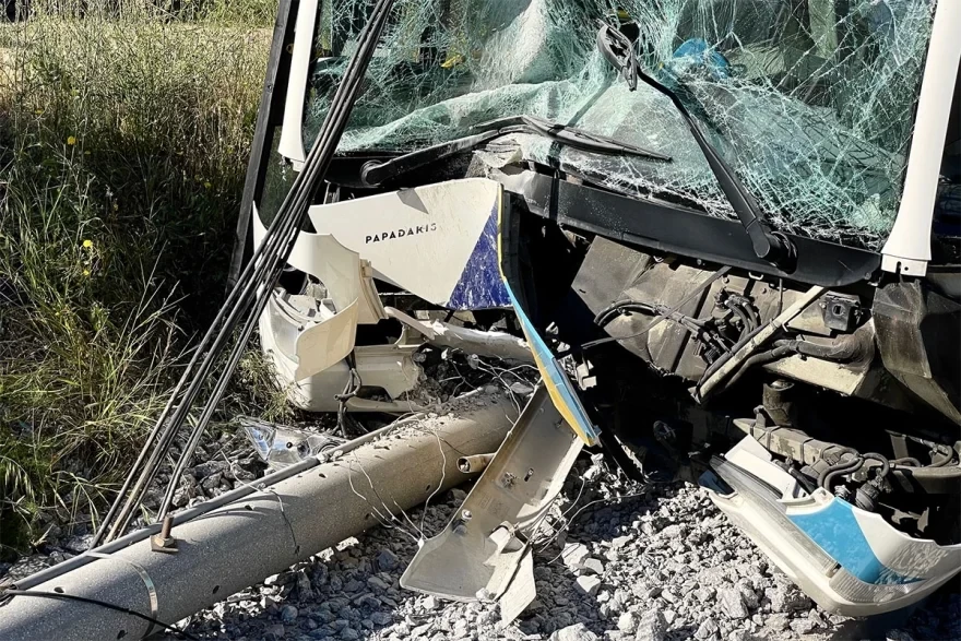 Λεωφορείο του ΟΑΣΑ έπεσε σε κολώνα στα Λιόσια - Πέντε τραυματίες