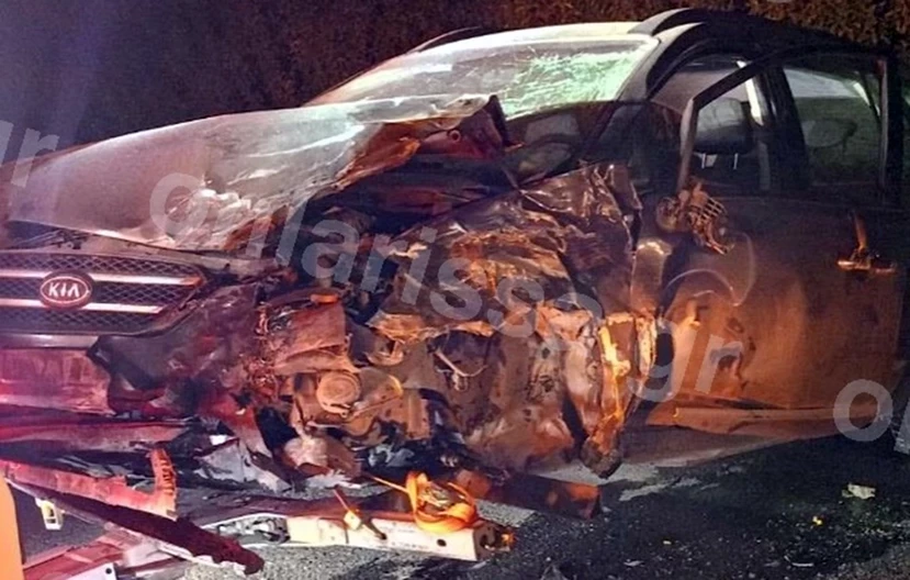 Τροχαίο με τέσσερις τραυματίες στη Λάρισα – Τα τρία αυτοκίνητα μετατράπηκαν σε άμορφη μάζα σιδερικών