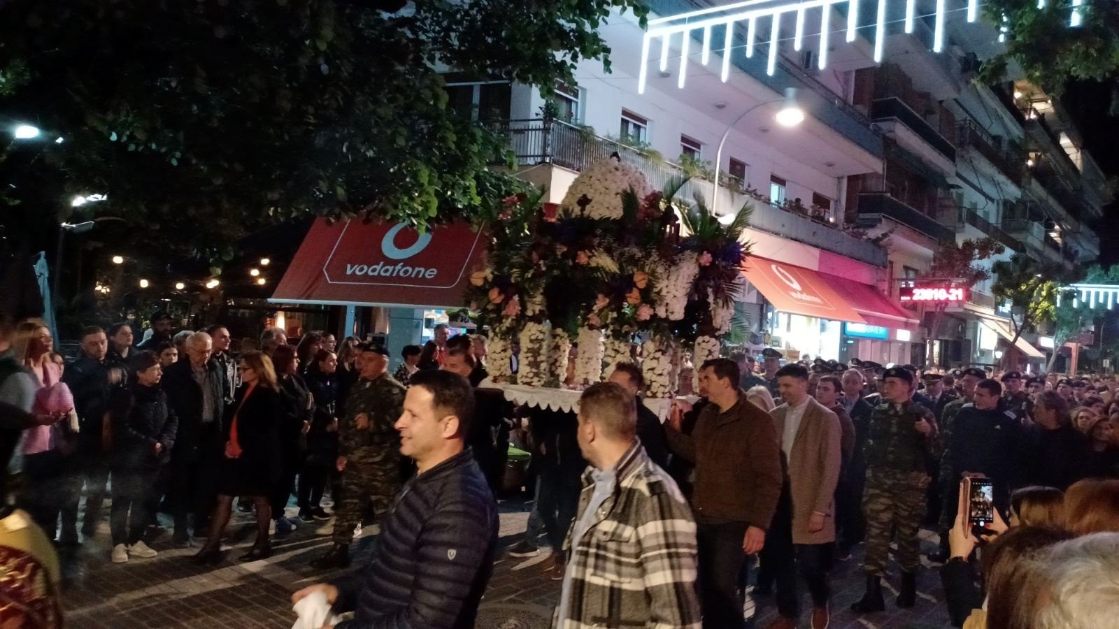 Έδεσσα: Κοσμοσυρροή στον Επιτάφιο