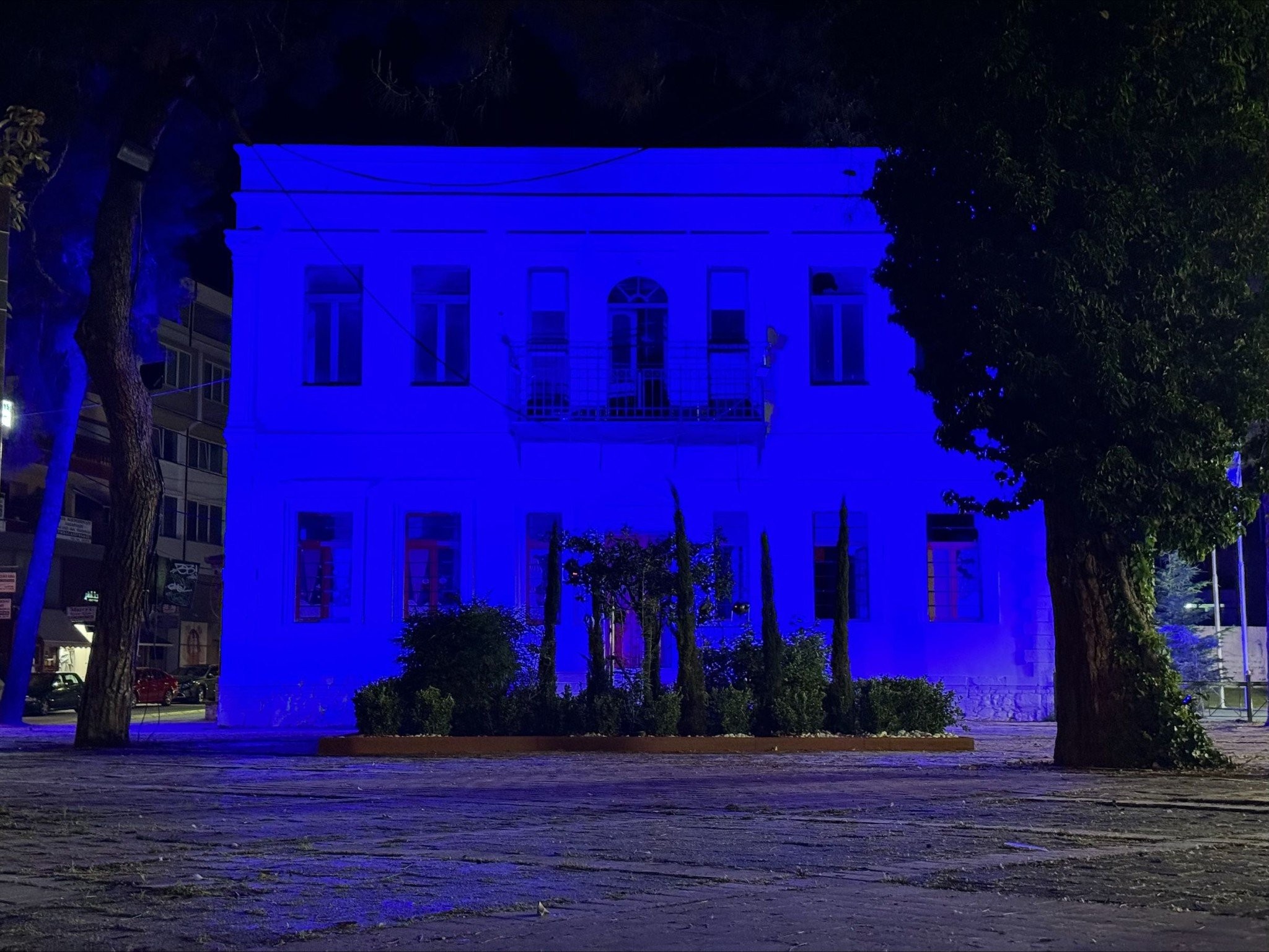 Ο Δήμος Πέλλας φώτισε «μπλε» το Πολύκεντρο Γιαννιτσών για την Παγκόσμια Ημέρα Ευχής!