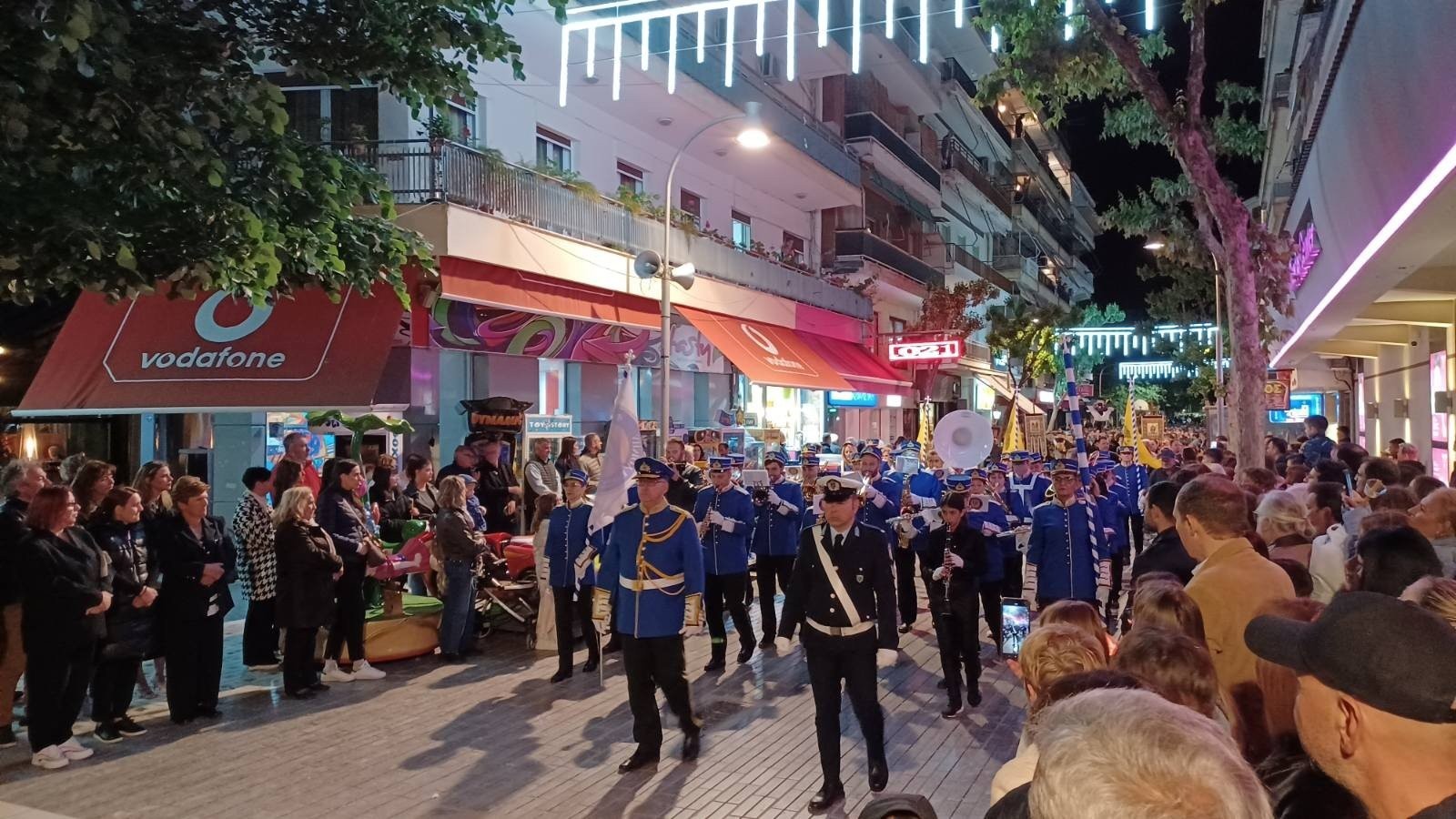 Έδεσσα: Κοσμοσυρροή στον Επιτάφιο