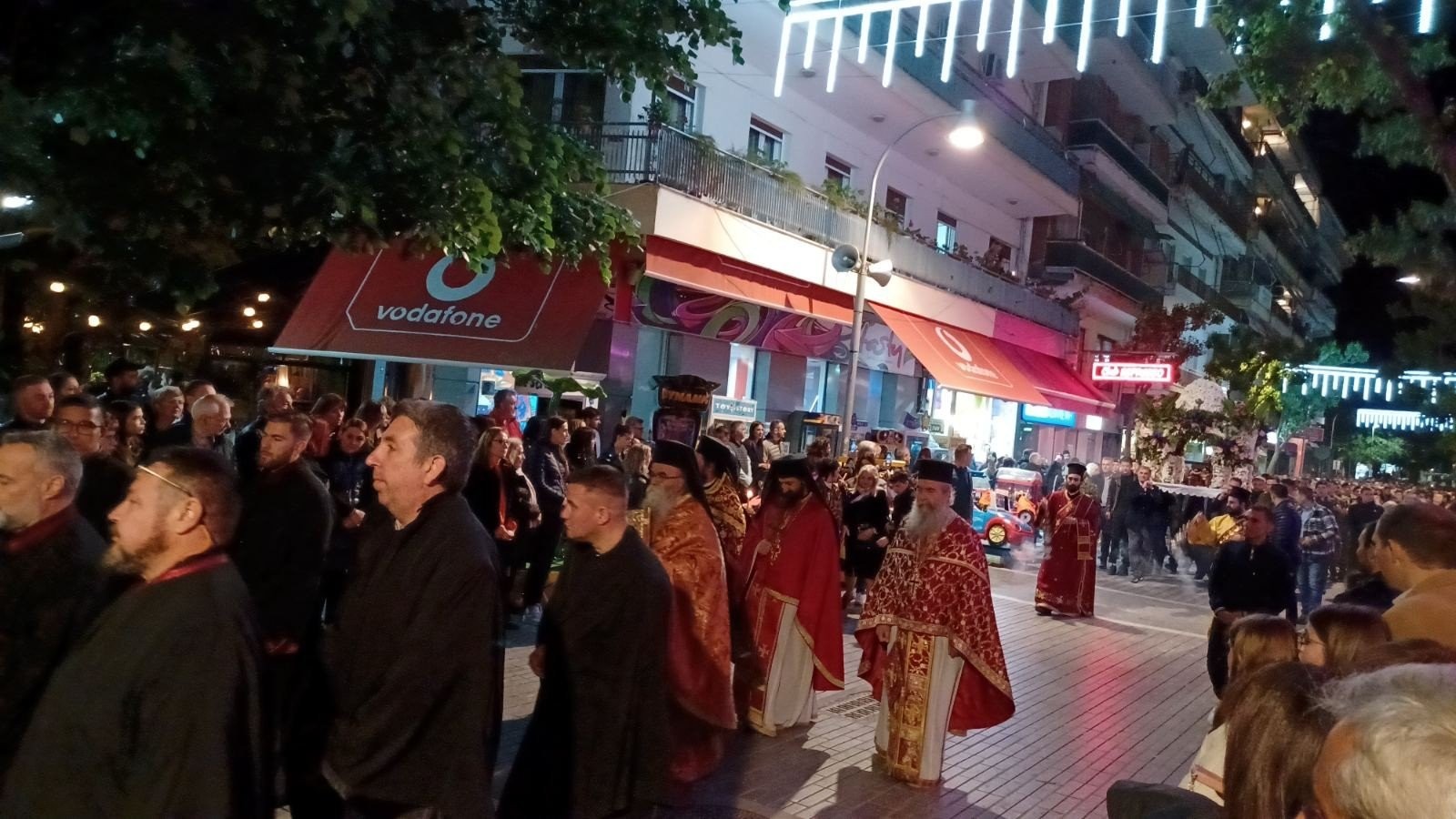 Έδεσσα: Κοσμοσυρροή στον Επιτάφιο