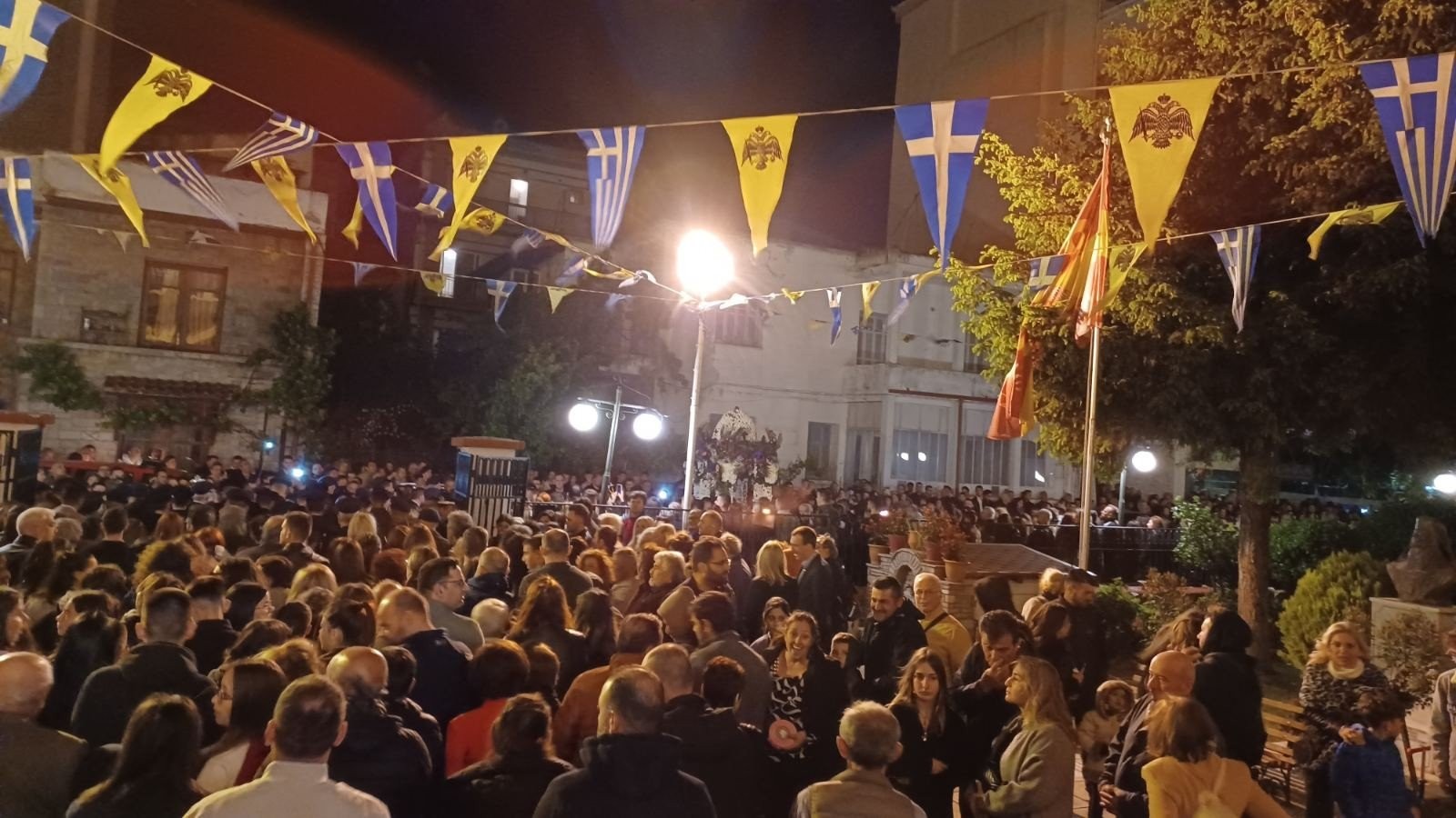 Έδεσσα: Κοσμοσυρροή στον Επιτάφιο