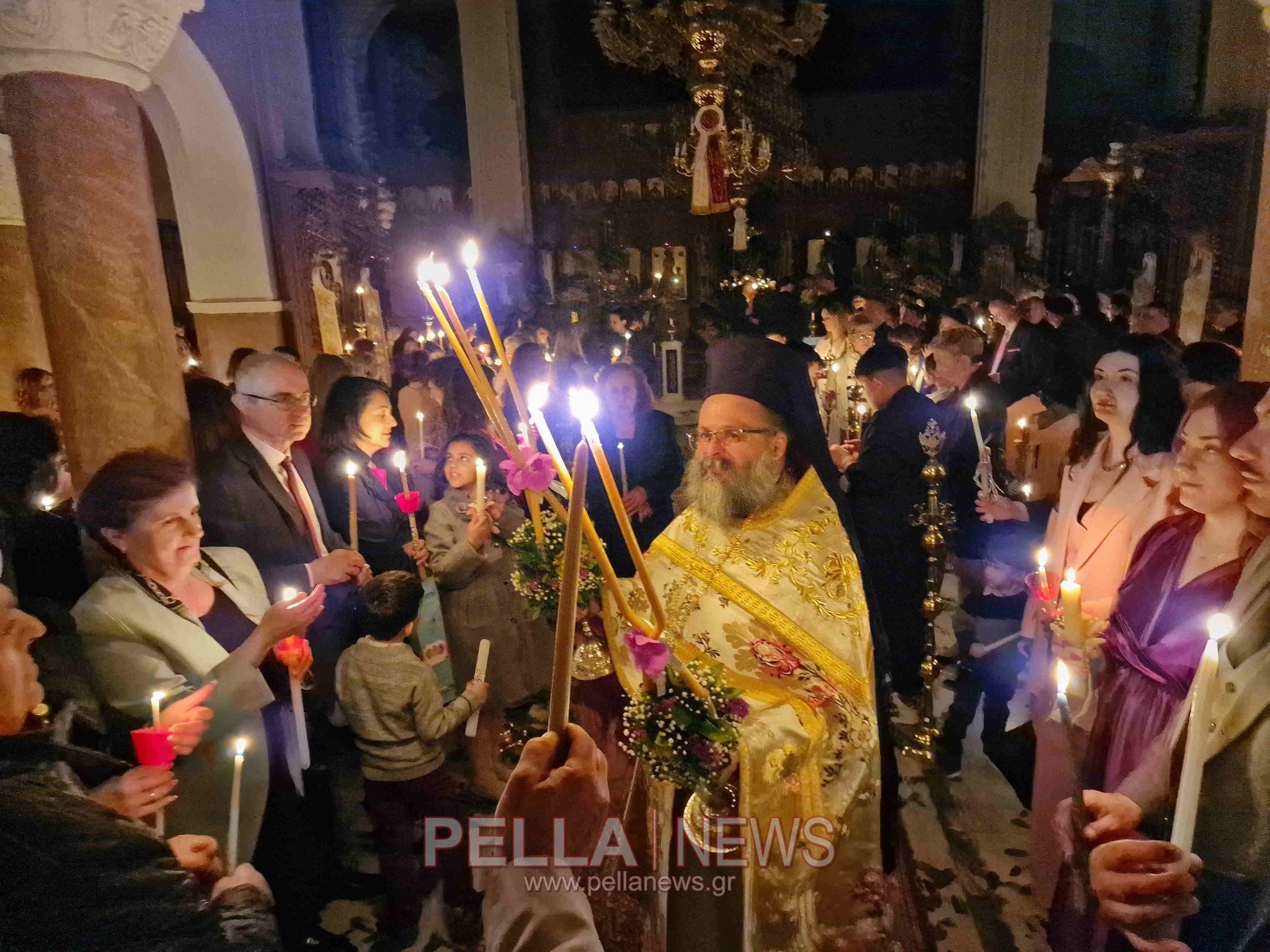 Λαμπρή Ανάσταση στη Σκύδρα - πλήθος κόσμου αναφώνησε "Χριστός Ανέστη"