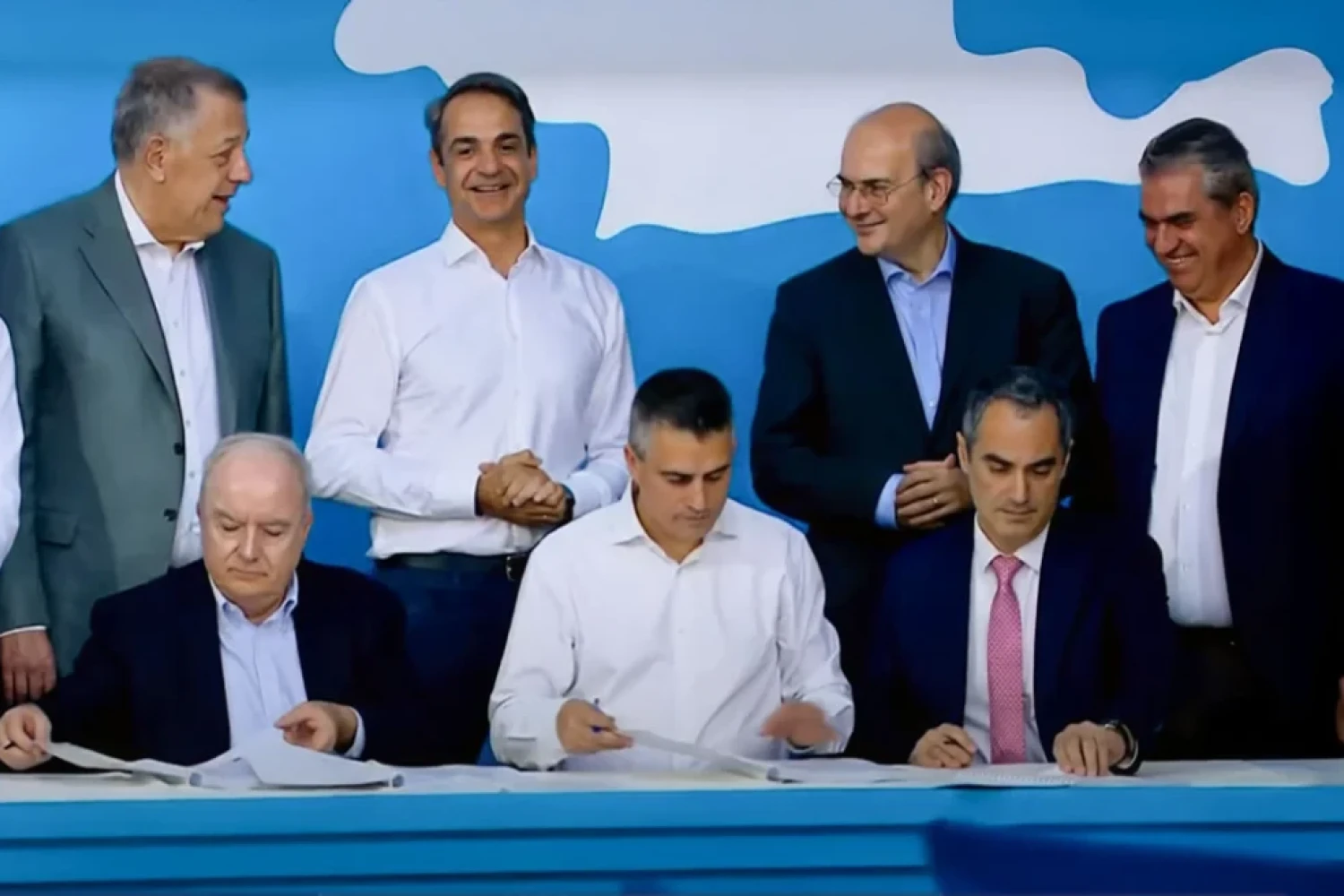ΒΟΑΚ: Έπεσαν οι υπογραφές για τα 157χλμ. από Ηράκλειο έως Χανιά - Μητσοτάκης: Σπουδαία ημέρα για την Κρήτη