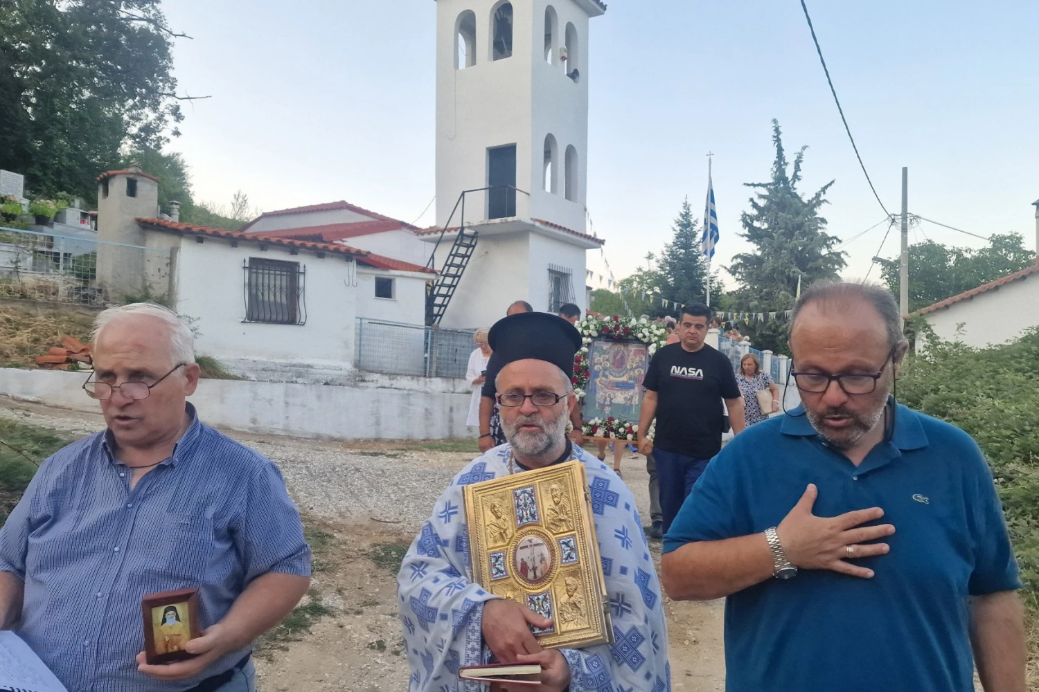 Οι Έλληνες γιορτάζουν την Παναγία