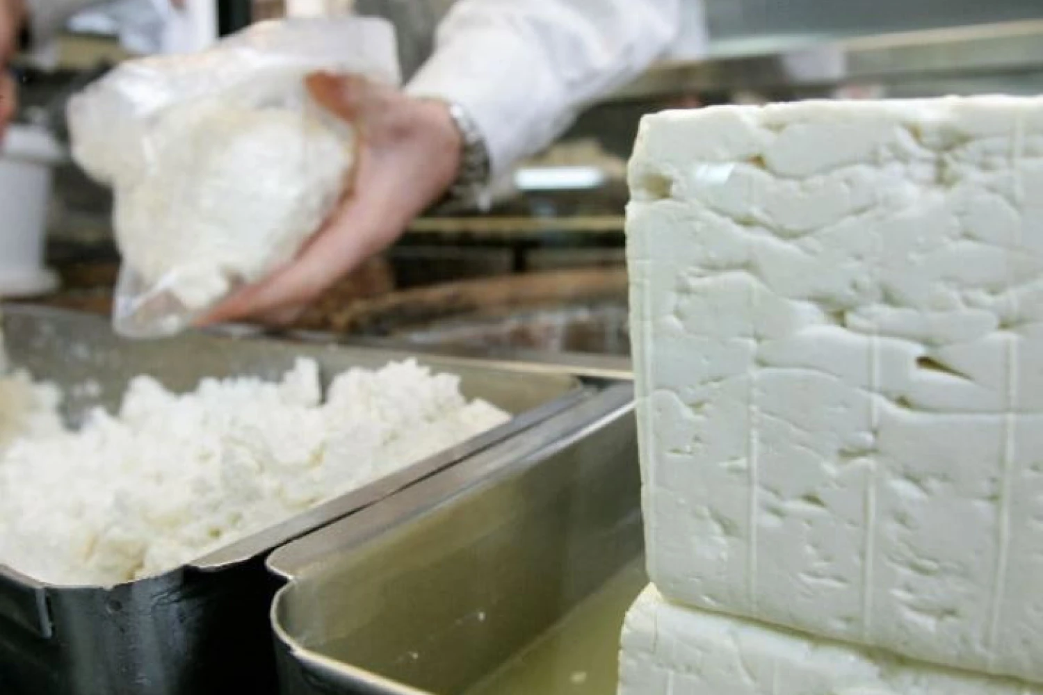 Ευλογιά αιγοπροβάτων: Κίνδυνος για ελλείψεις και ανατιμήσεις στη φέτα