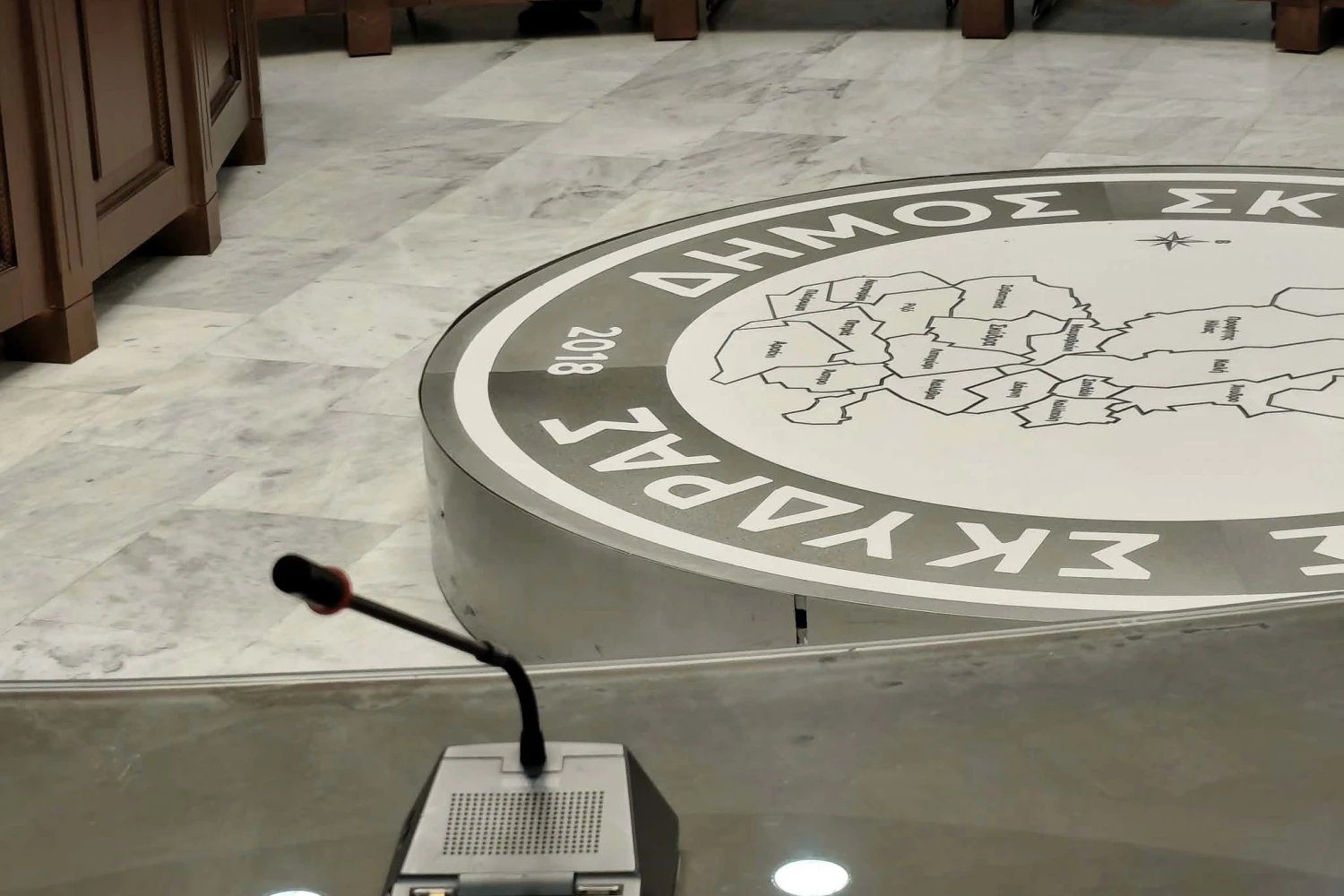 Δημοτικό Συμβούλιο Σκύδρας: τα άδεια έδρανα της αντιπολίτευσης, τα ειρωνικά σχόλια, το έλλειμα που δεν είναι οικονομικής φύσεως και ο Ζωιδάκης!