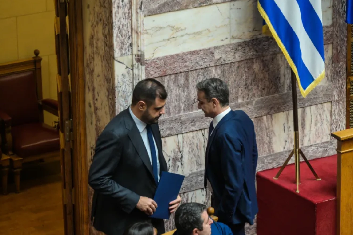 Εκκλήσεις για διάλογο από Μαξίμου μετά το βροντερό «όχι» των αγροτών