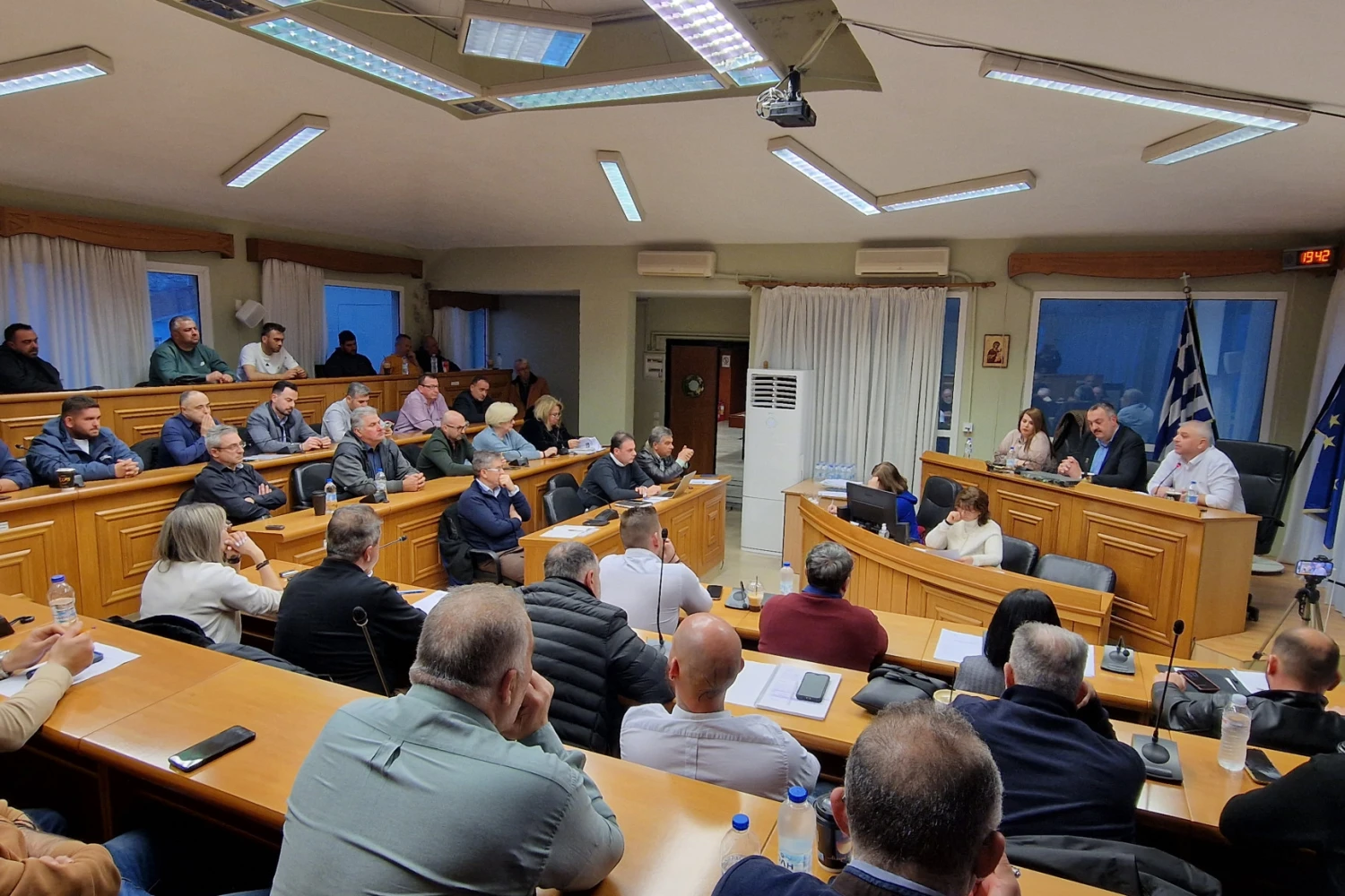 Ξεκίνησε με ένταση η συνεδρίαση του Δήμου Αλμωπίας – Στο επίκεντρο η διαχείριση της δημοτικής περιουσίας