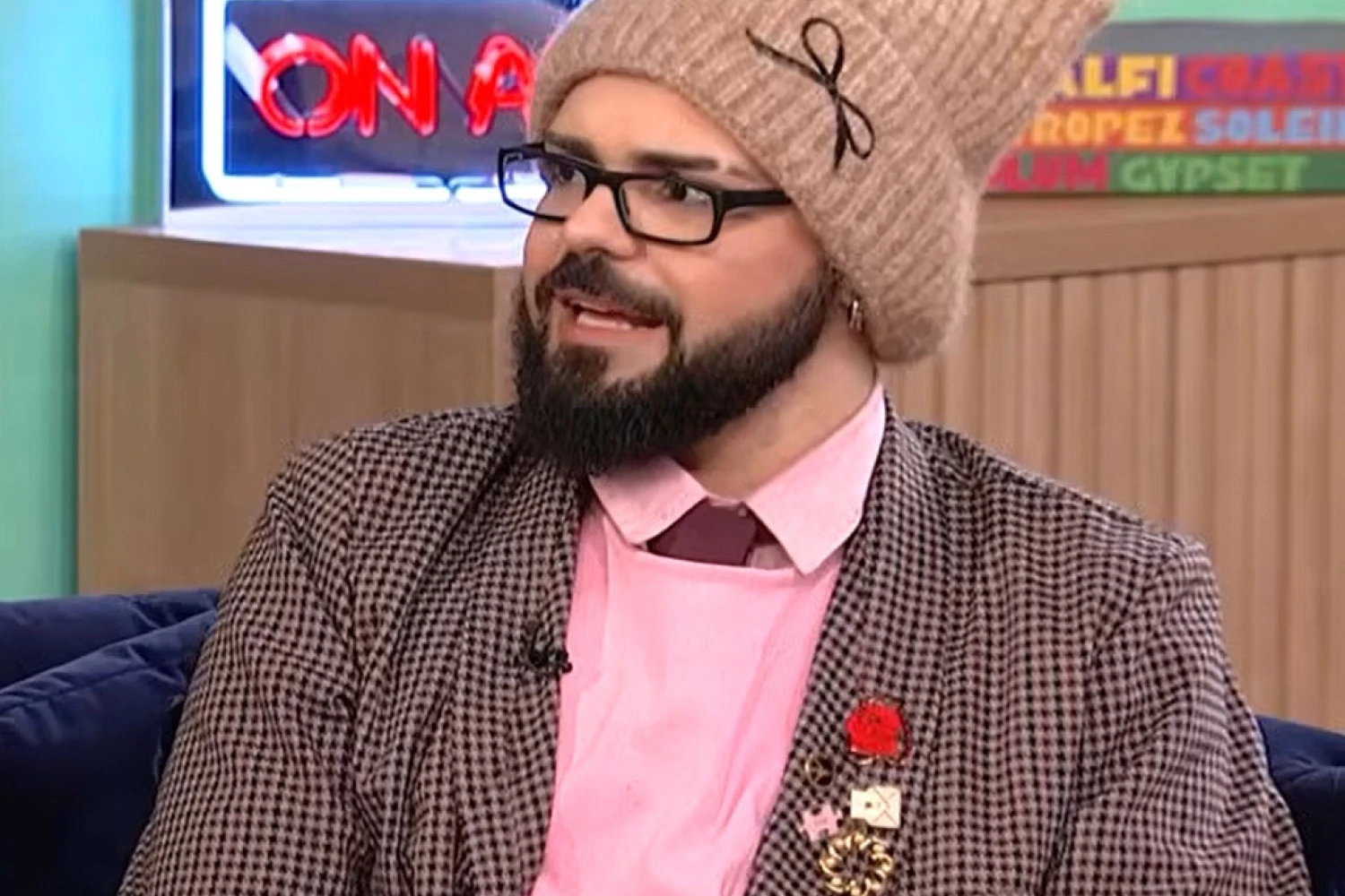 Akylas: «Πριν λίγους μήνες δεν είχα να πληρώσω τους λογαριασμούς» – Η ομοφοβική επίθεση στη Θεσσαλονίκη