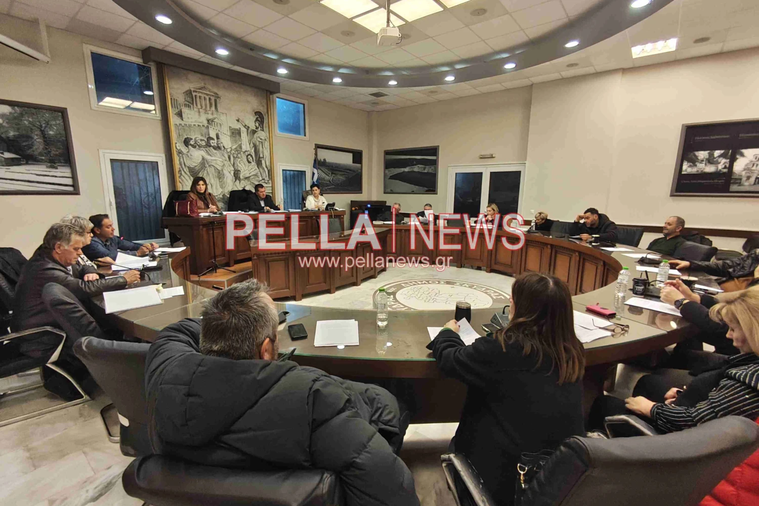 Δ.Σ. Σκύδρας: Ο νέος ΟΕΥ που έφερε αναμπουμπούλα, το άδειασμα του Καραπαναγιώτη στη Δήμαρχο, η στιγμή αμηχανίας και η ανέγερση της εκκλησίας περνάει από... γραφολόγο!