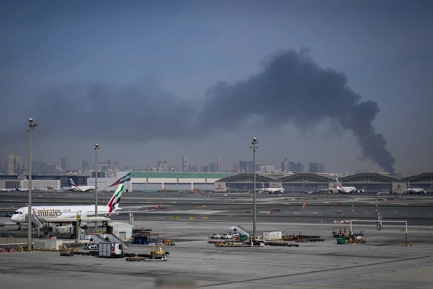Drones έπεσαν κοντά στο αεροδρόμιο του Ντουμπάι, πλοία χτυπήθηκαν στο Ορμούζ – Βομβαρδίστηκε πυκνοκατοικημένη συνοικία της Βηρυτού