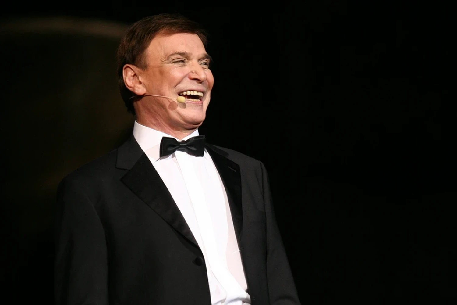 Πέθανε ο Γιώργος Μαρίνος – Ο εμβληματικός σόουμαν που καθόρισε την ελληνική ψυχαγωγία