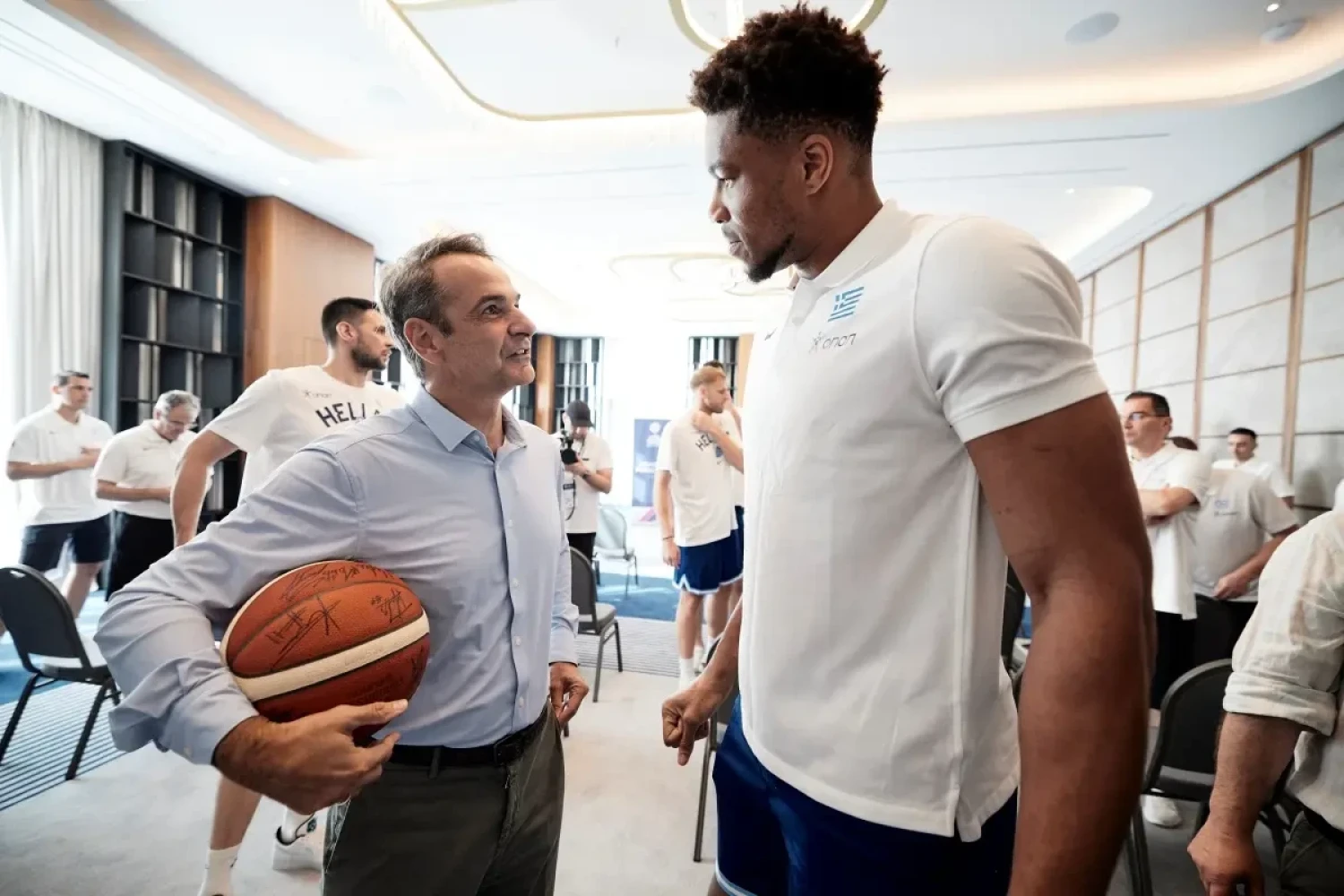 Μητσοτάκης: Ο Γιάννης Αντετοκούνμπο επελέγη ομόφωνα ως μία από τις 20 προσωπικότητες για το Ευρωπαϊκό Τάγμα της Αξίας