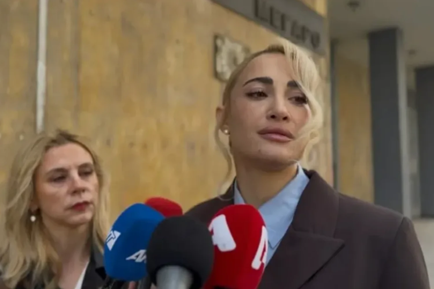 Δίκη για το revenge porn της Ιωάννας Τούνη: Αντιδράσεις για την προβολή 8 φορές του βίντεο στο δικαστήριο