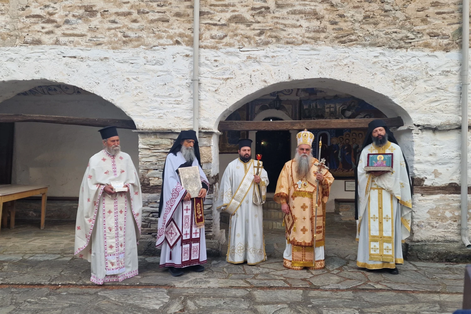 Με λαμπρότητα ο Εσπερινός της Αγάπης στην Ιερά Μονή Αρχαγγέλου Μιχαήλ Αλμωπίας παρουσία του Επισκόπου κ. Στεφάνου