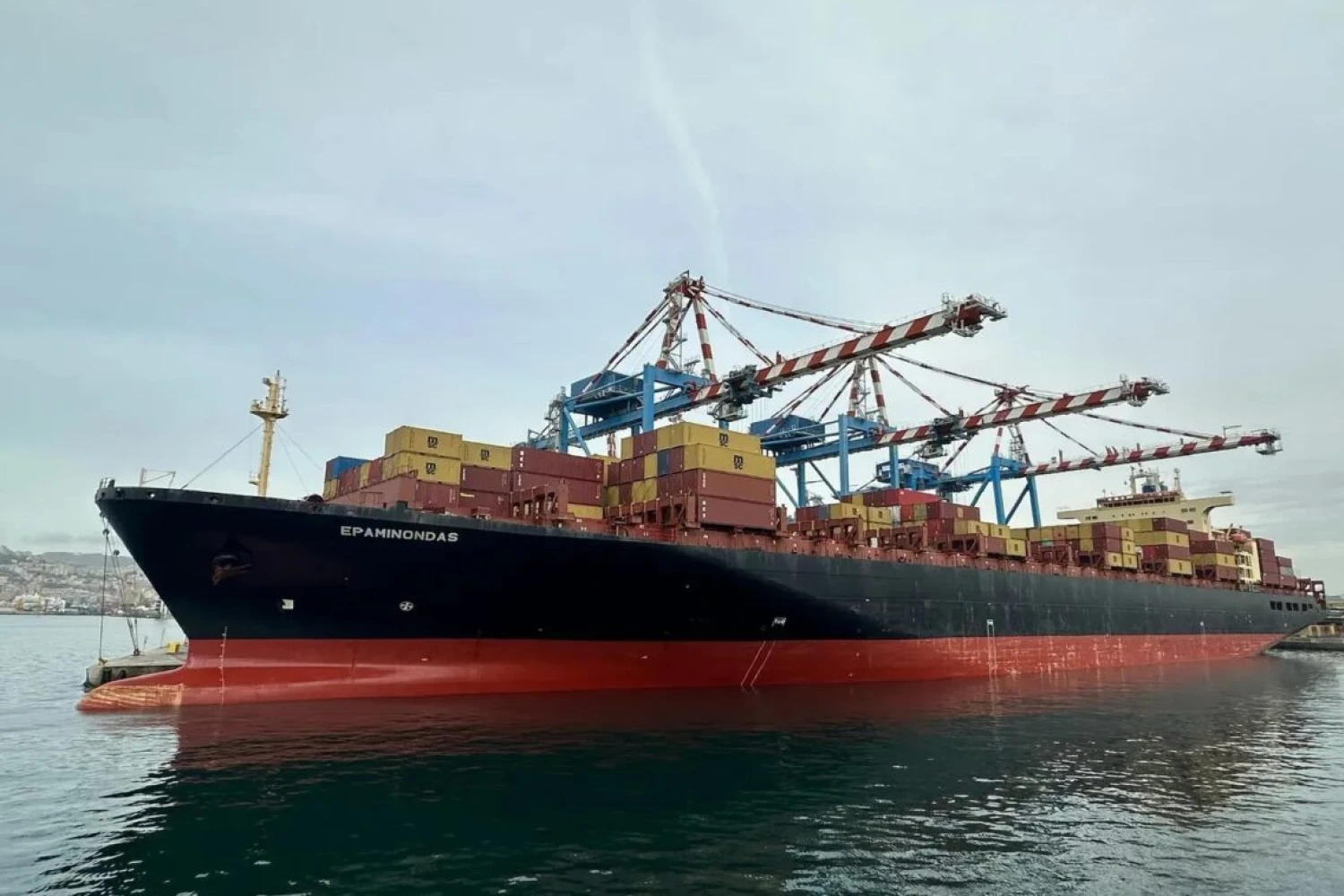 Οι Φρουροί της Επανάστασης χτύπησαν το πλοίο ελληνικών συμφερόντων «Epaminondas» στο Ομάν: Πώς έγινε η επίθεση από κανονιοφόρο