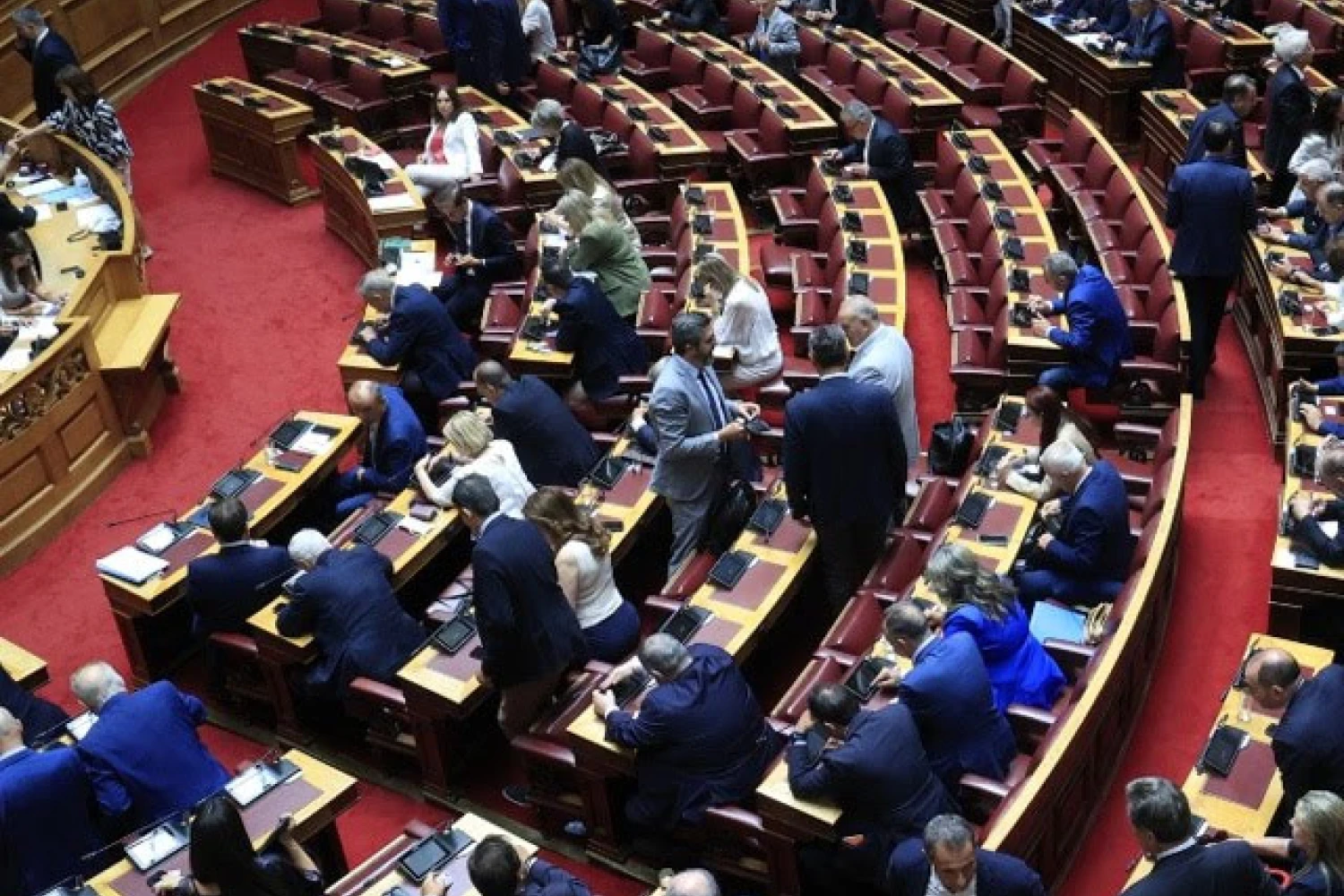 Δείτε τους διαλόγους των 11+2 βουλευτών και υπουργών – Ερωτήματα για τον βαθμό εμπλοκής πολιτικών προσώπων