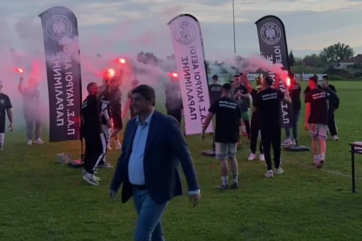 Ξέφρενοι πανηγυρισμοί στην Παραλίμνη Γιαννιτσών για την άνοδο – Παρών ο Στάθης Φουντουκίδης