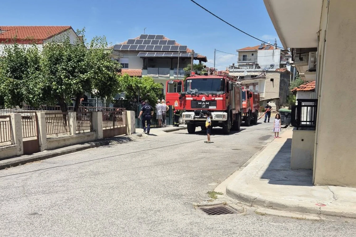 Γιαννιτσά: Ήρωας αστυνομικός έσωσε δύο παιδιά από φωτιά στα παλαιά Σφαγεία!
