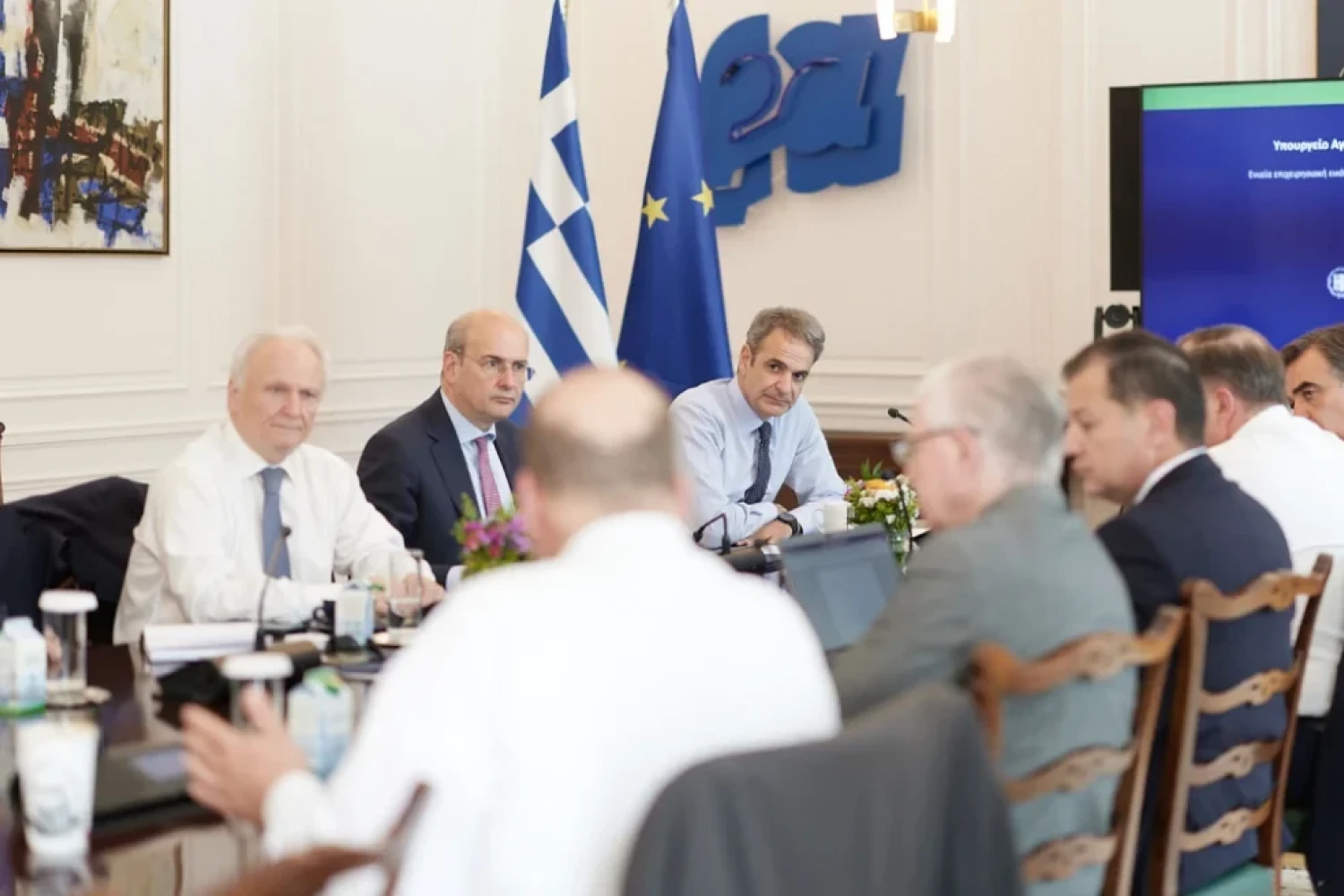 Πώς «διαβάζουν» στο Μαξίμου τα νέα κόμματα Τσίπρα και Καρυστιανού και τα πρώτα προειδοποιητικά πυρά