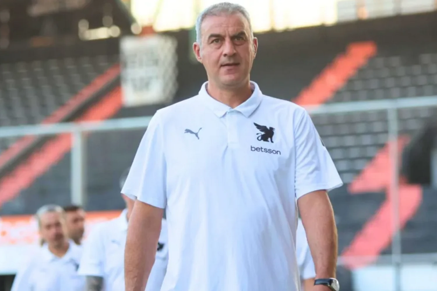 Γωγώ Μαστροκώστα: "Ο Τραϊανός Δέλλας έφευγε με την τελευταία πτήση για Αθήνα και επέστρεφε το πρωί άυπνος για να την δει για λίγες ώρες"