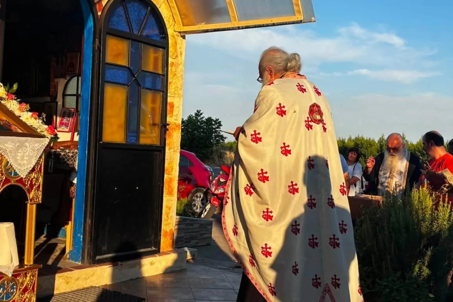 Πανηγυρικός Εσπερινός στο εξωκλήσι της Αγίας Κυριακής στο Ριζό
