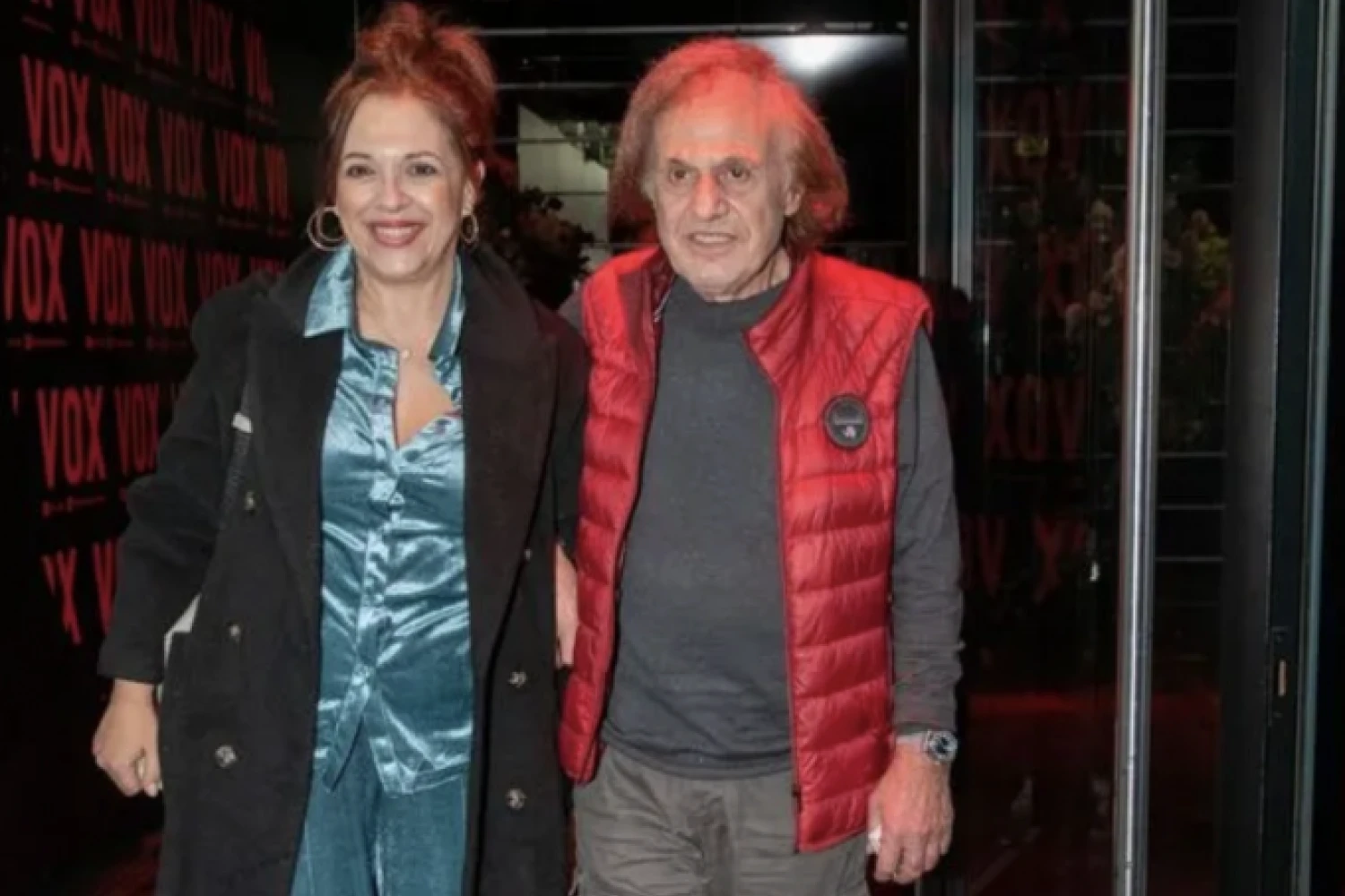Βασίλης Παπακωνσταντίνου: Έγινε 76 και το γιόρτασε στη σκηνή – Η έκπληξη της Ελένης Ράντου