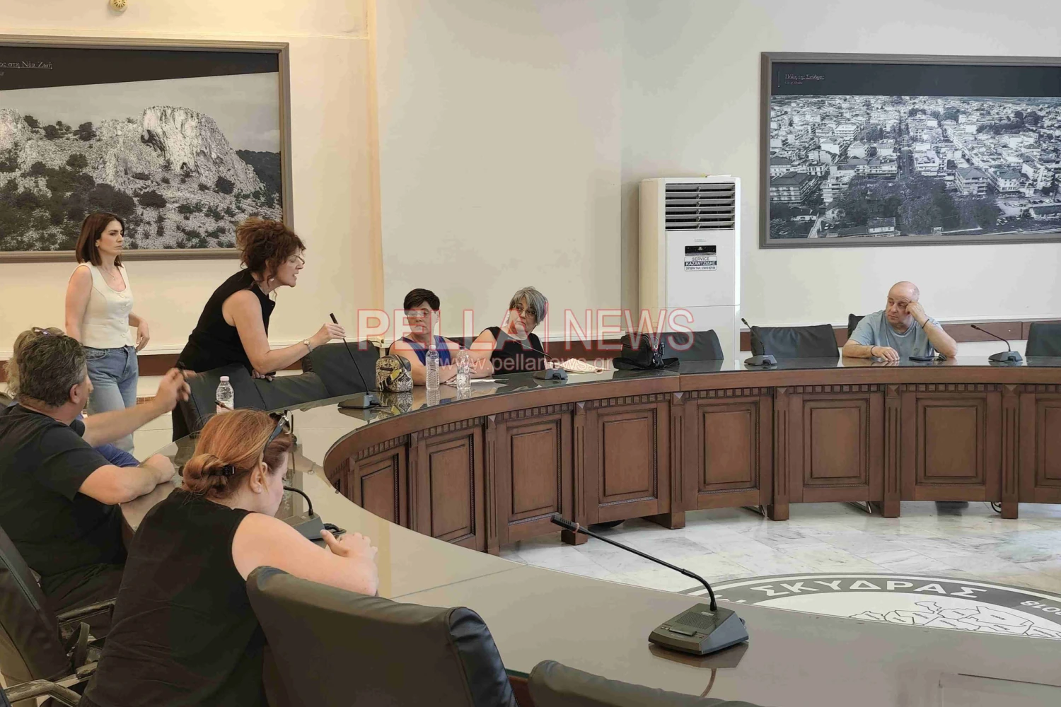Δήμος Σκύδρας: Αναστάτωση με τα σχολικά κυλικεία - στη συνεδρίαση ιδιώτες. Φανερά εκνευρισμένη η Δήμαρχος!