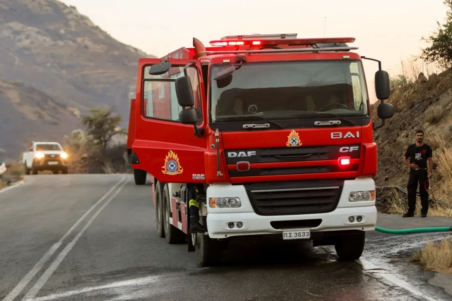 Φωτιές σε εξέλιξη: Μάχη με τις αναζωπυρώσεις στο Ρέθυμνο -Καλύτερη η εικόνα των πυρκαγιών σε Άνδρο και Κάλυμνο, δύσκολη η κατάσταση στην Πάρο