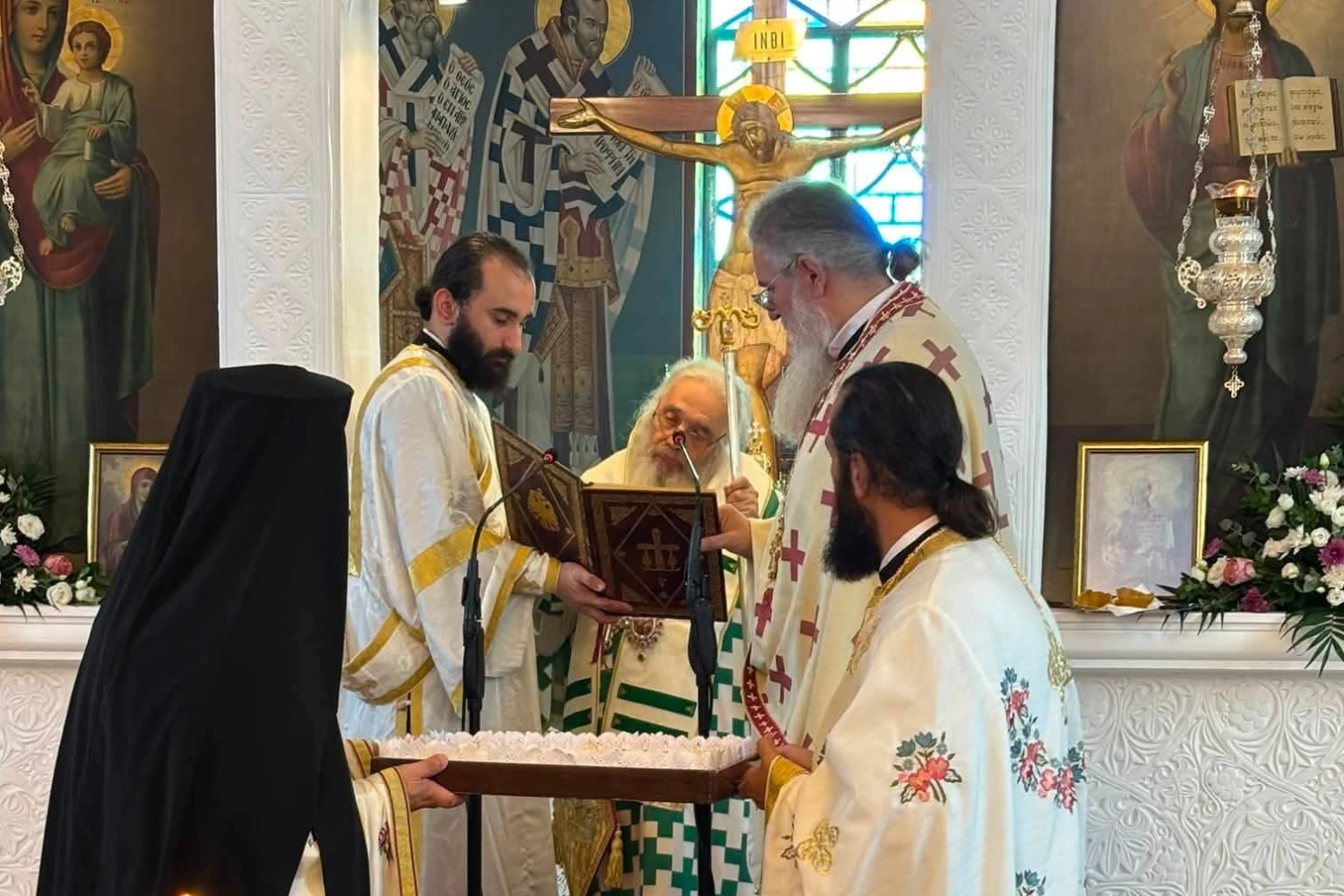 Καρυώτισσα: Με λαμπρότητα η Αρχιερατική Θεία Λειτουργία – Χοροστάτησε ο Μητροπολίτης Ιωήλ, παρών ο Ιορδάνης Τζαμτζής